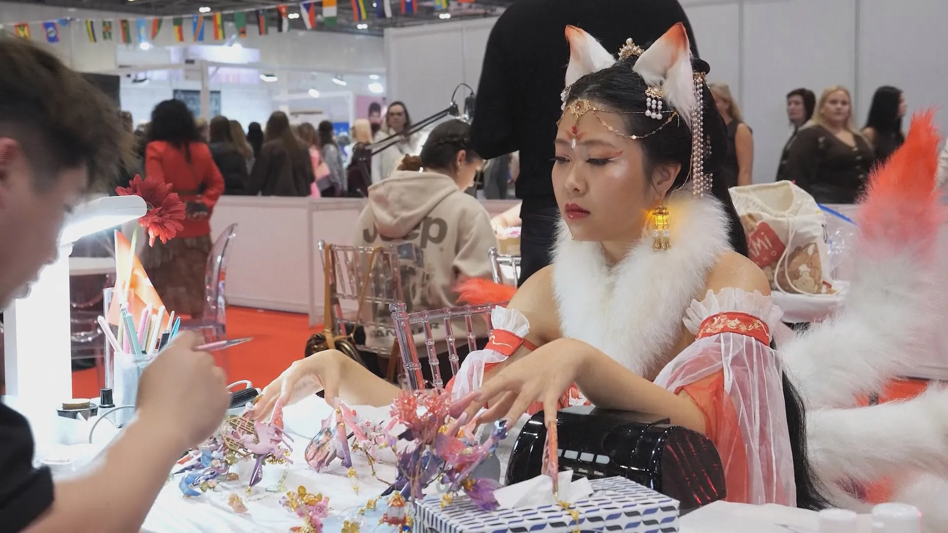 Những màn tranh tài làm móng nghệ thuật tại Nailympia - Ảnh 2.