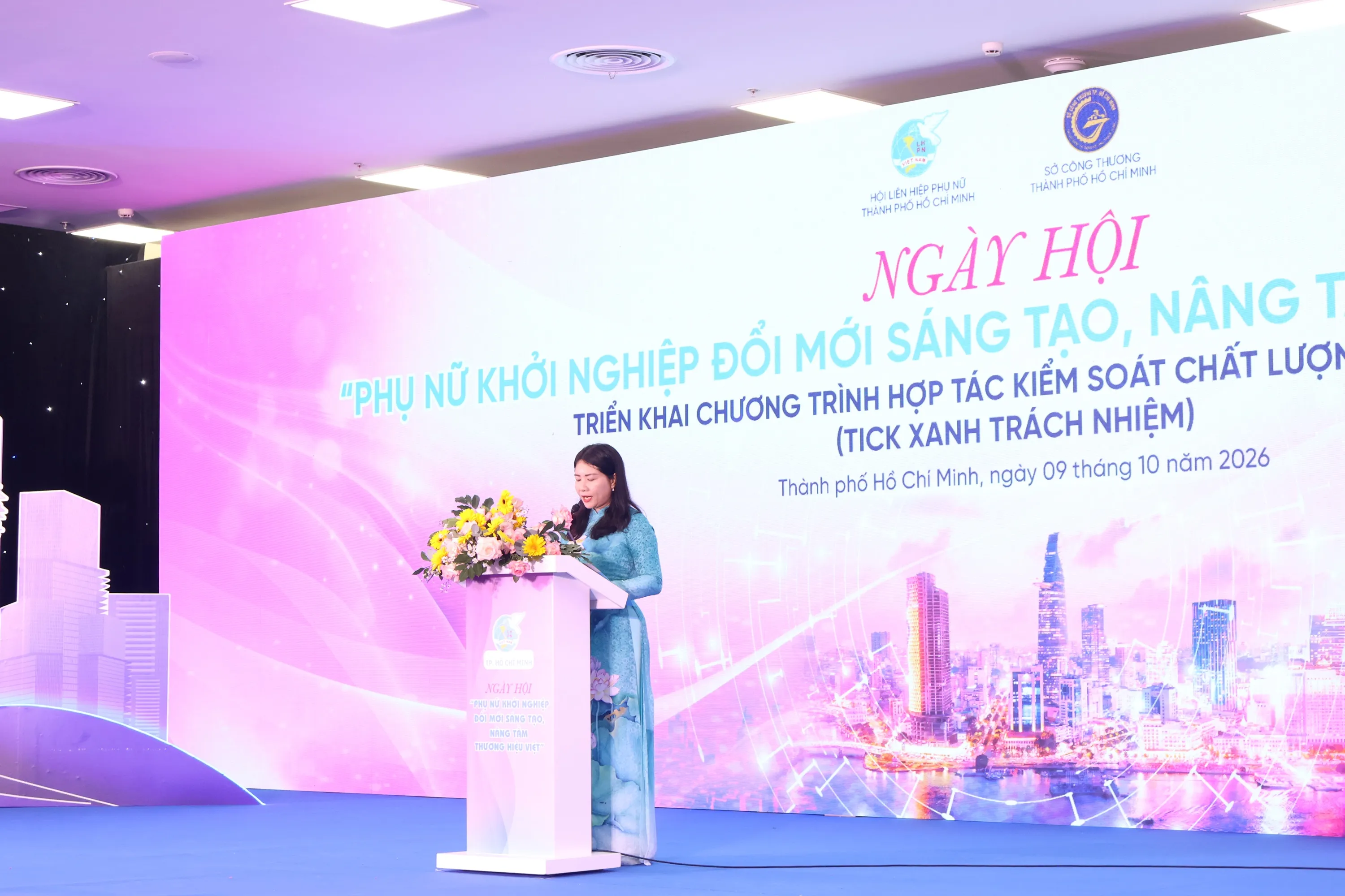 Bà Nguyễn Thị Ngọc Linh, Phó Chủ tịch Hội Liên hiệp Phụ nữ TP. Hồ Chí Minh phát biểu khai mạc ngày hội - Ảnh: Kim Anh
