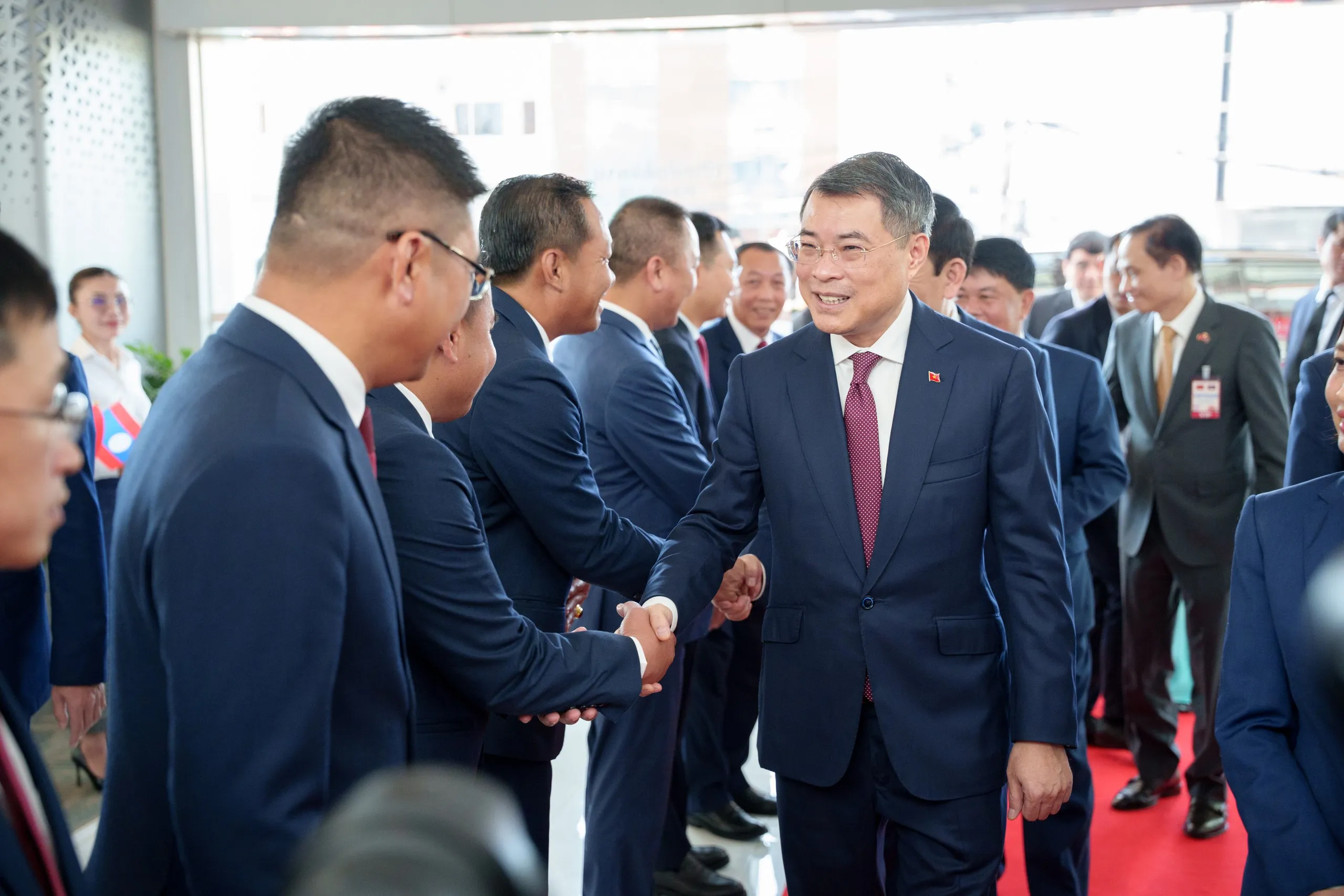 Thủ tướng Lê Minh Hưng: “Viettel tại Lào đã trở thành một biểu tượng của tình hữu nghị 2 nước” - Ảnh 2.