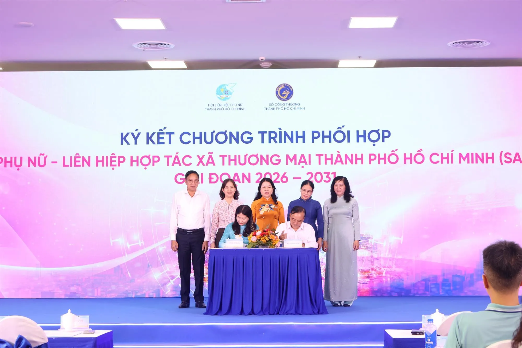 Hình ảnh ký kết chương trình phối hợp của Hội Liên hiệp Phụ nữ TP. Hồ Chí Minh với các đơn vị đồng hành - Ảnh: Kim Anh