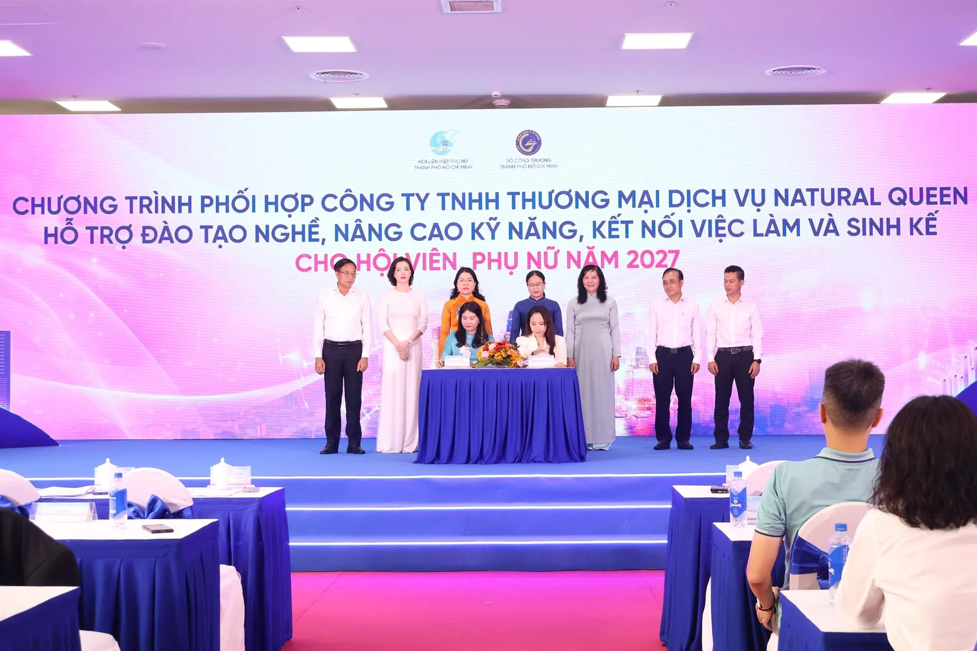 Hình ảnh ký kết chương trình phối hợp của Hội Liên hiệp Phụ nữ TP. Hồ Chí Minh với các đơn vị đồng hành - Ảnh: Kim Anh