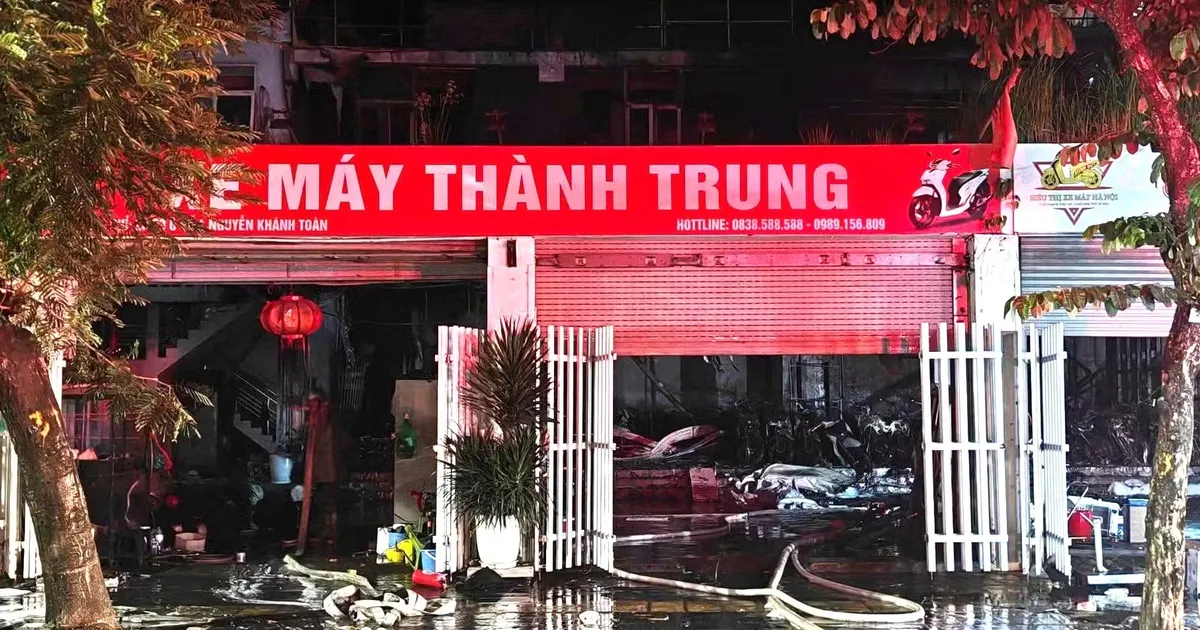 Điều tra nguyên nhân vụ cháy cửa hàng xe máy trên phố Nguyễn Khánh Toàn