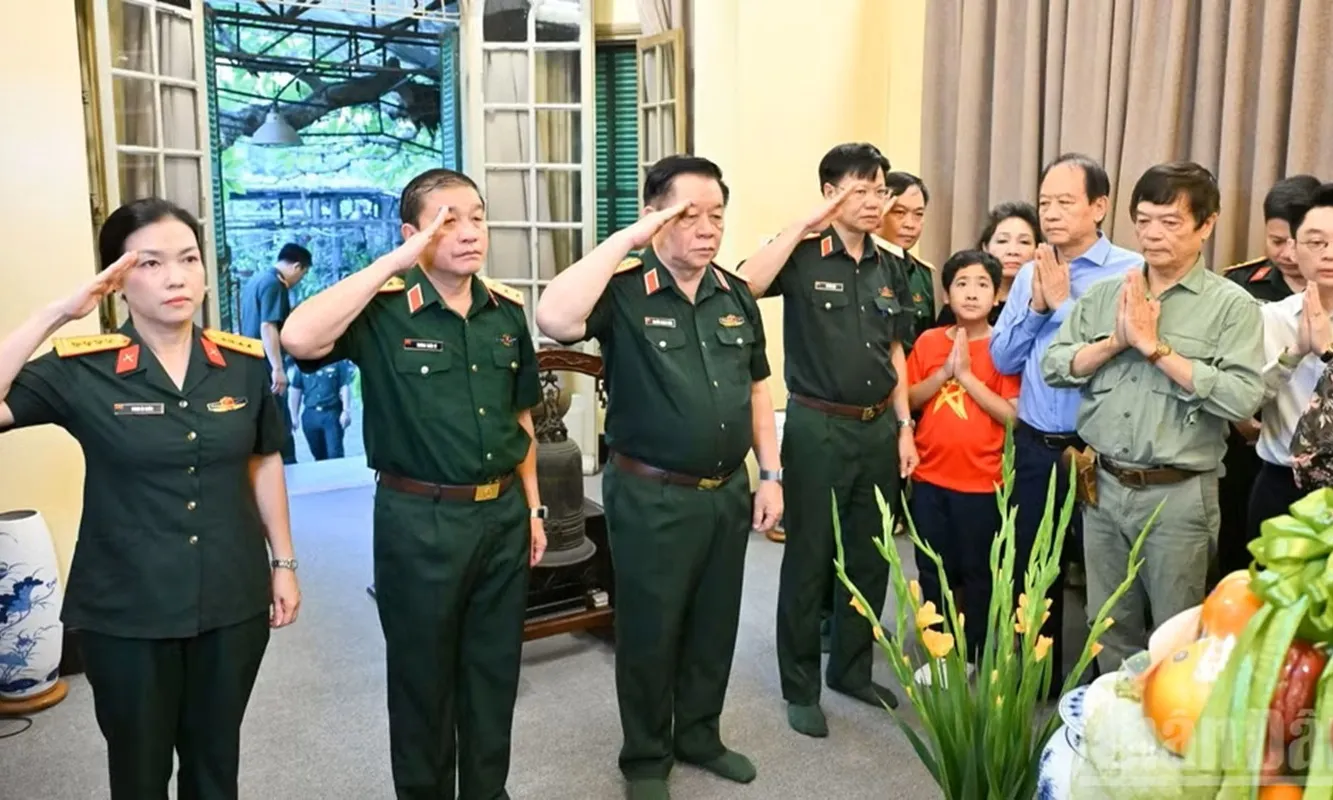 Dâng hương tưởng nhớ Đại tướng Võ Nguyên Giáp
