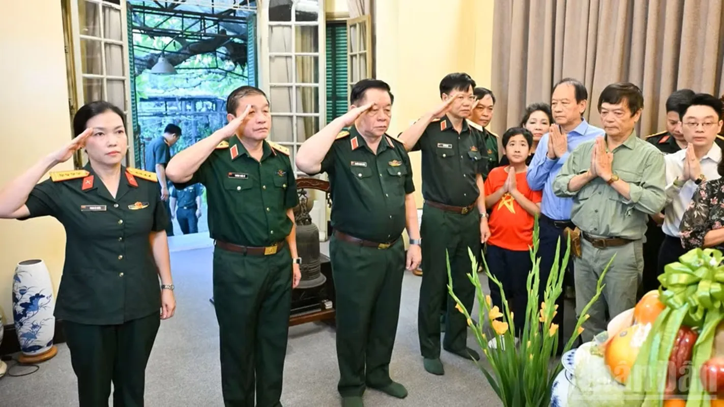 Dâng hương tưởng nhớ Đại tướng Võ Nguyên Giáp