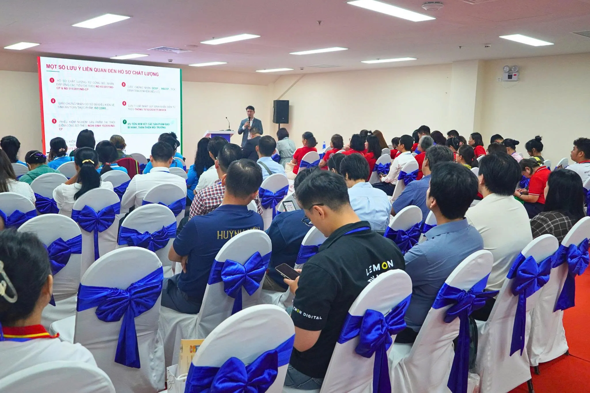 Doanh nghiệp lắng nghe một số lưu ý liên quan đến hồ sơ chất lượng khi đưa hàng vào Central Retail - Ảnh Bá Nam