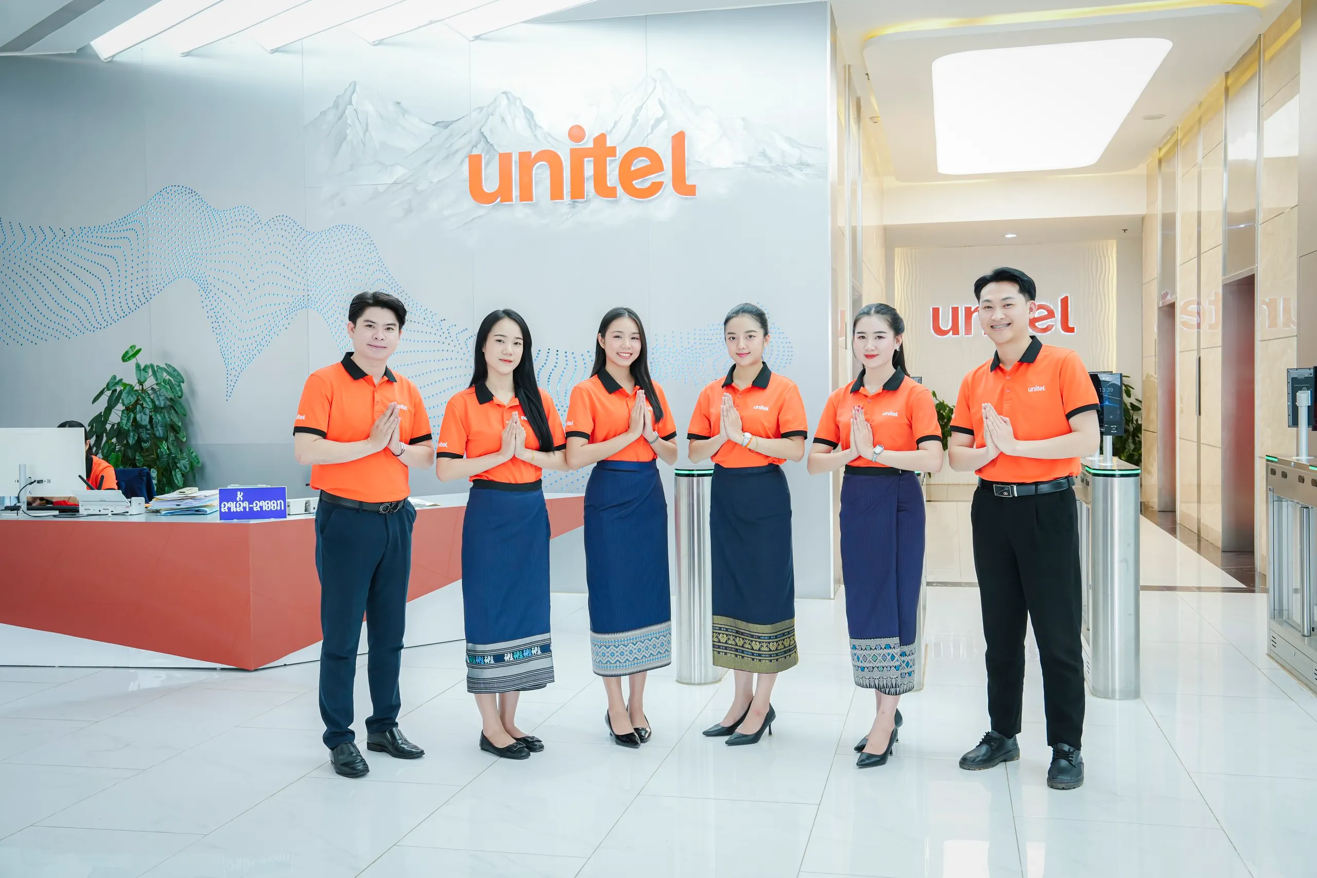 Thủ tướng Lê Minh Hưng: “Viettel tại Lào đã trở thành một biểu tượng của tình hữu nghị 2 nước” - Ảnh 4.