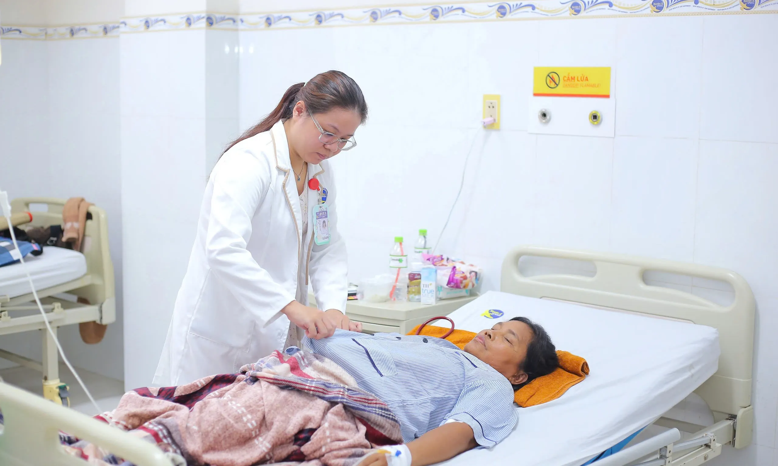 Sốt 2 tuần, phát hiện bệnh từ vết loét nhỏ