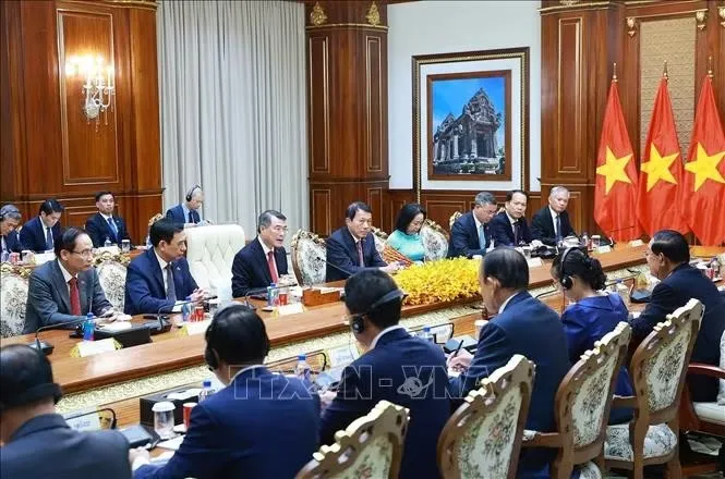 Thủ tướng Lê Minh Hưng phát biểu tại cuộc gặp Chủ tịch Đảng Nhân dân Campuchia, Chủ tịch Thượng viện Hun Sen. Ảnh: Dương Giang/TTXVN