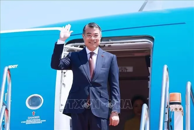 Thủ tướng Lê Minh Hưng rời Thủ đô Vientiane, kết thúc chuyến thăm chính thức CHDCND Lào. Ảnh: Dương Giang/TTXVN