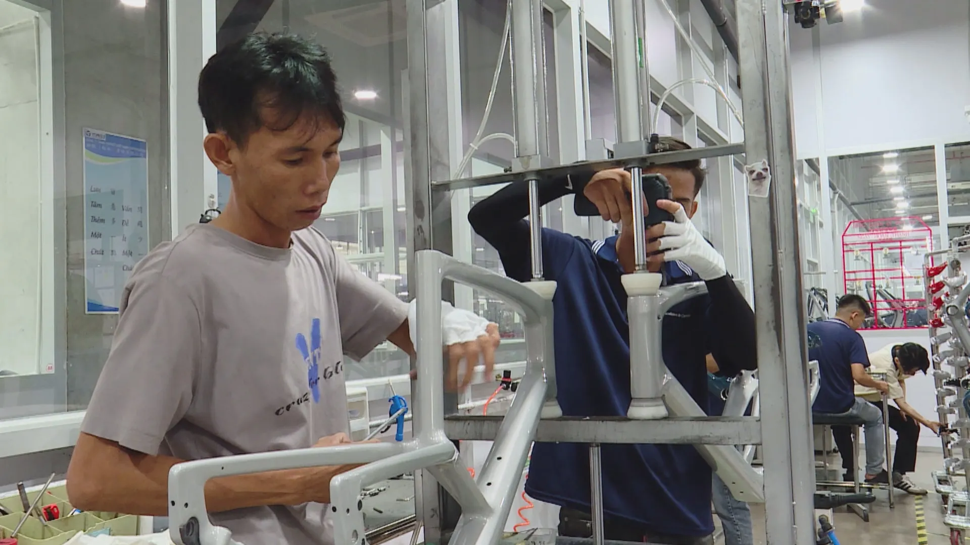 Công nghiệp hỗ trợ hướng đến nâng cao giá trị nội địa | Vươn Khơi - ngày 9/10/2026- Ảnh 2. Các doanh nghiệp phát triển công nghệ để hỗ trợ việc sản xuất hàng hóa