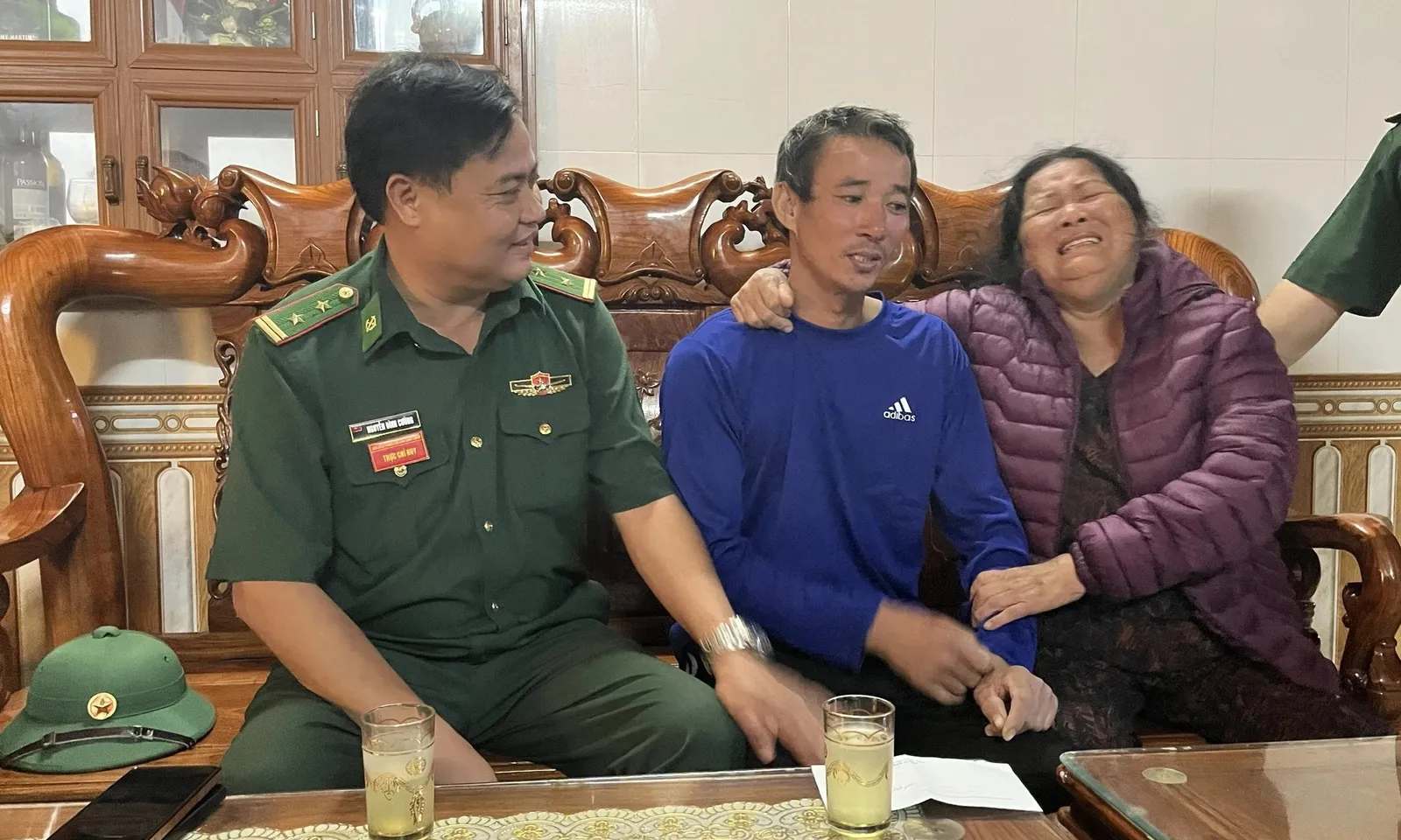 Thuyền trưởng mất tích trong vụ chìm tàu cá ở cửa Gianh trở về nhà an toàn