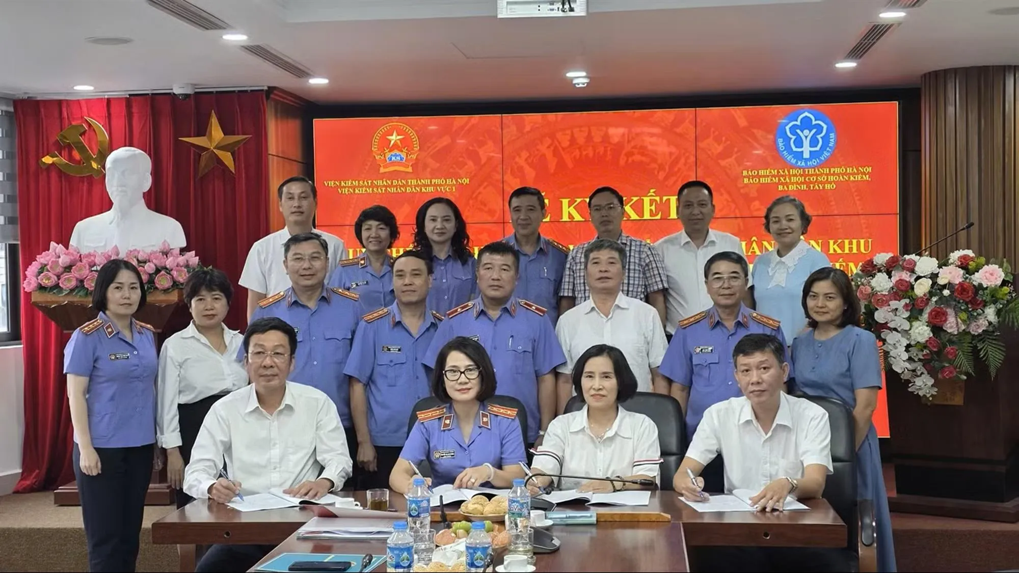 Quang cảnh buổi làm việc giữa Bảo hiểm xã hội thành phố Hà Nội và Viện Kiểm sát nhân dân thành phố Hà Nội, tháng 8/2026 - Ảnh HSS
