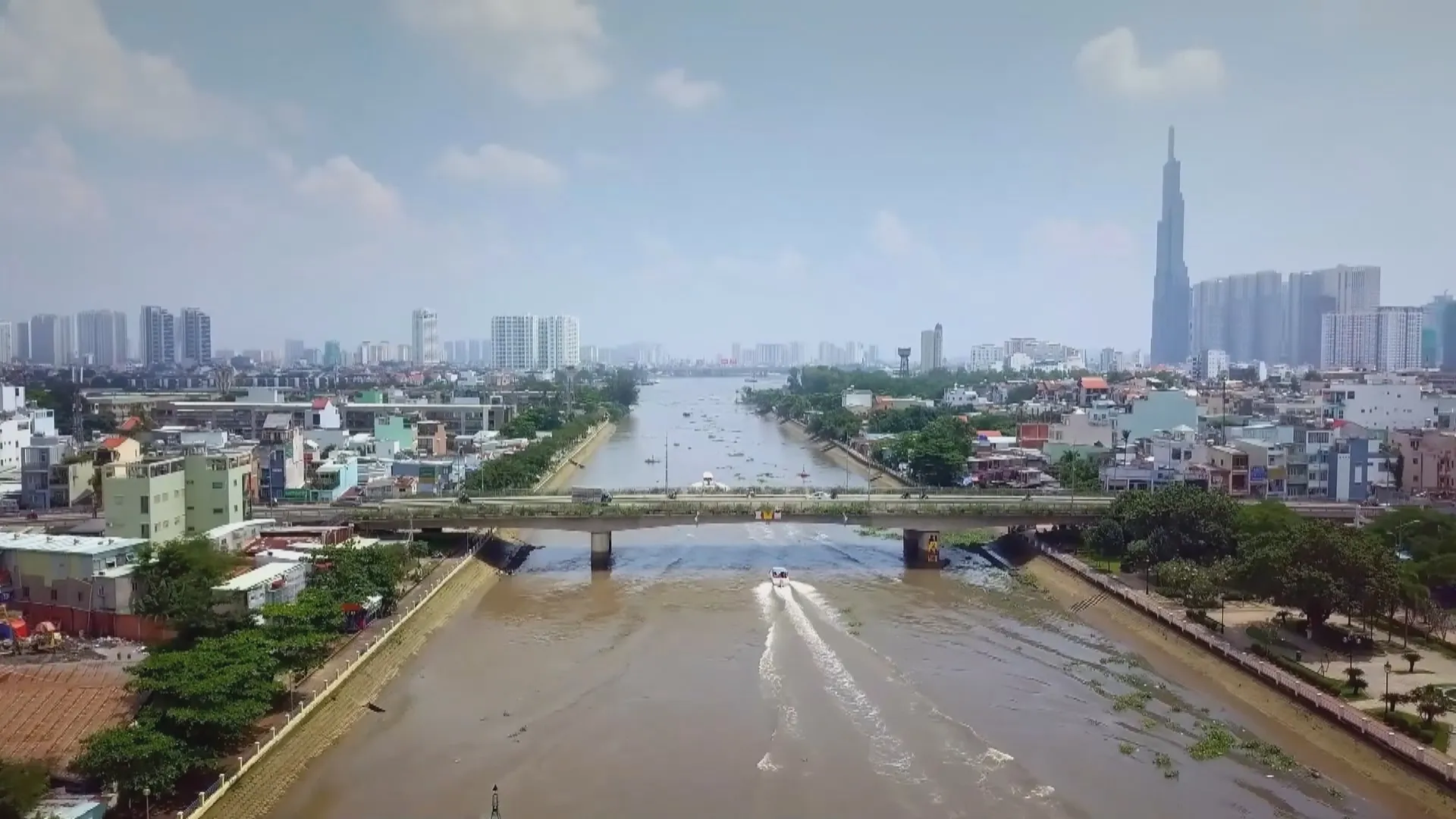 Mô hình phát triển mới dựa vào chuyển đổi xanh và nâng cao năng suất lao động
