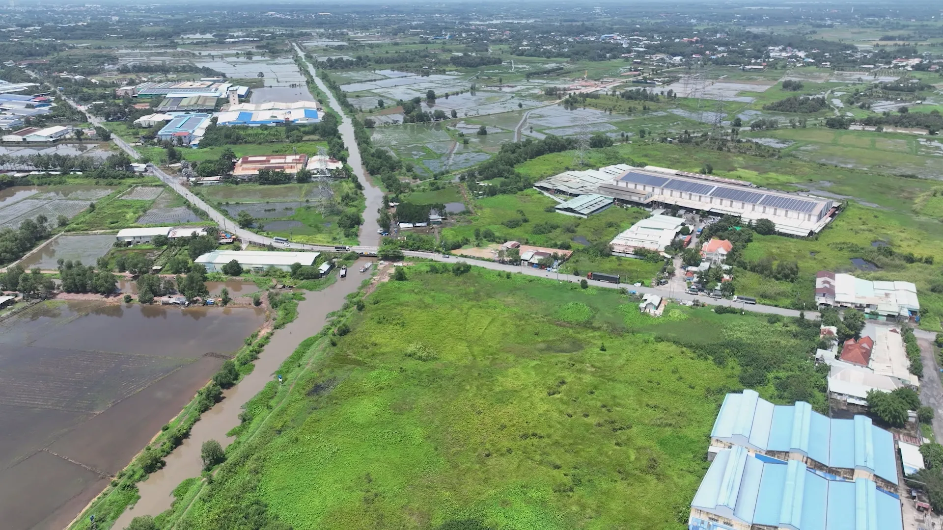 Khu vực đất nông nghiệp, nhà xưởng và đường hiện hữu trong phạm vi dự án cao tốc TP. Hồ Chí Minh - Mộc Bài