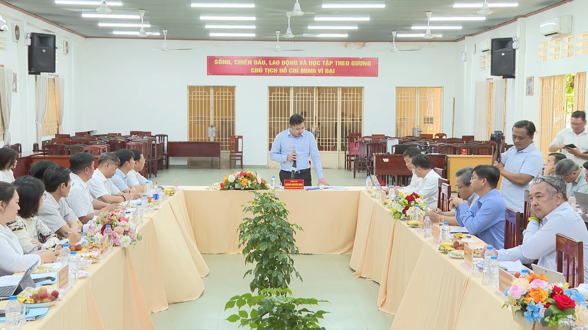 Lãnh đạo TP. Hồ Chí Minh cùng các đơn vị liên quan trao đổi về tiến độ và những vướng mắc cần tháo gỡ của dự án