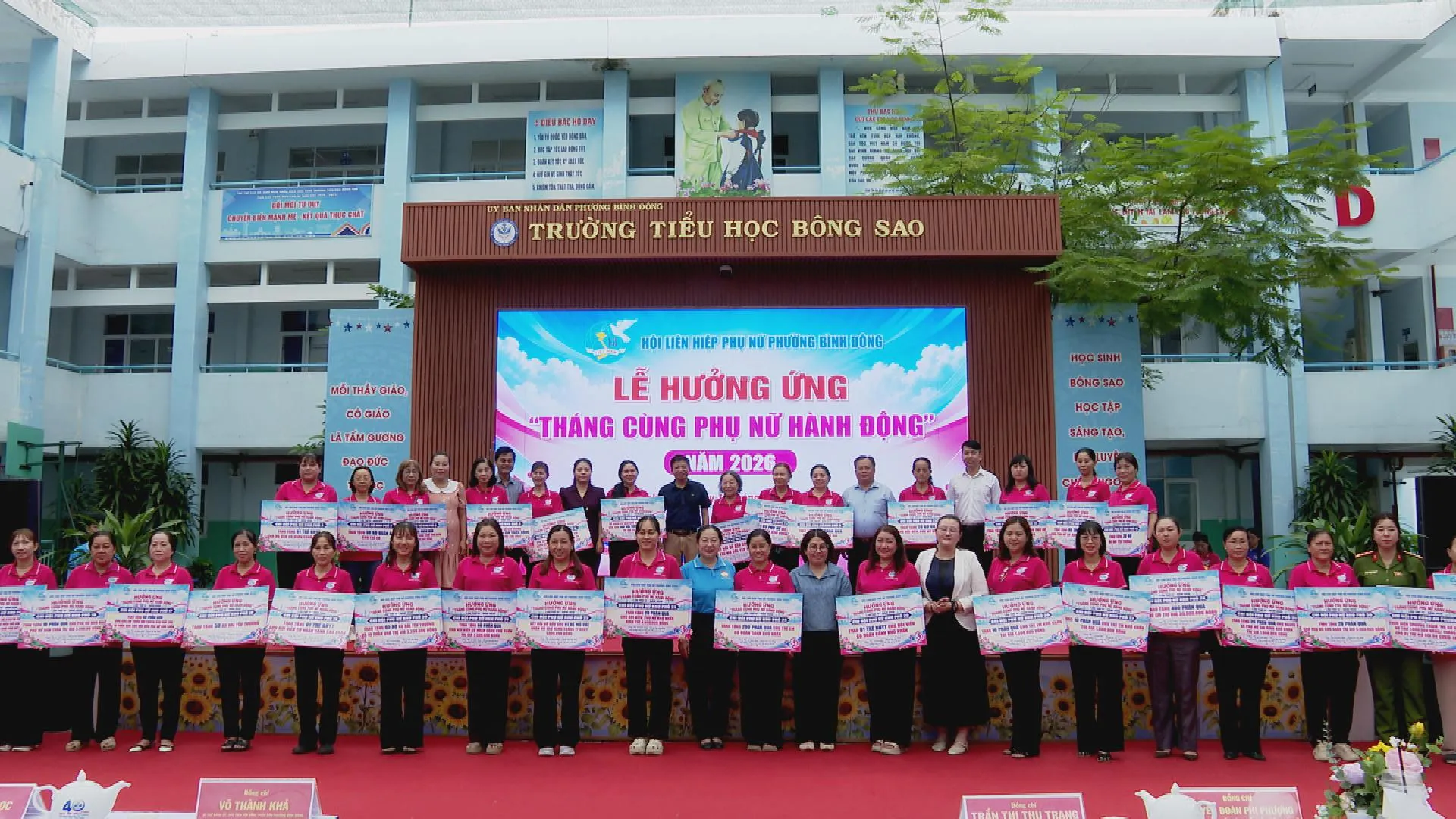 Người dân có hoàn cảnh khó khăn nhận hỗ trợ tại Ngày hội “Thành phố nghĩa tình - kết nối yêu thương” hưởng ứng Tháng cao điểm “Vì người nghèo” năm 2026 - Ảnh 1. TP. Hồ Chí Minh tổ chức Ngày hội “Thành phố nghĩa tình - kết nối yêu thương”, chăm lo người dân có hoàn cảnh khó khăn