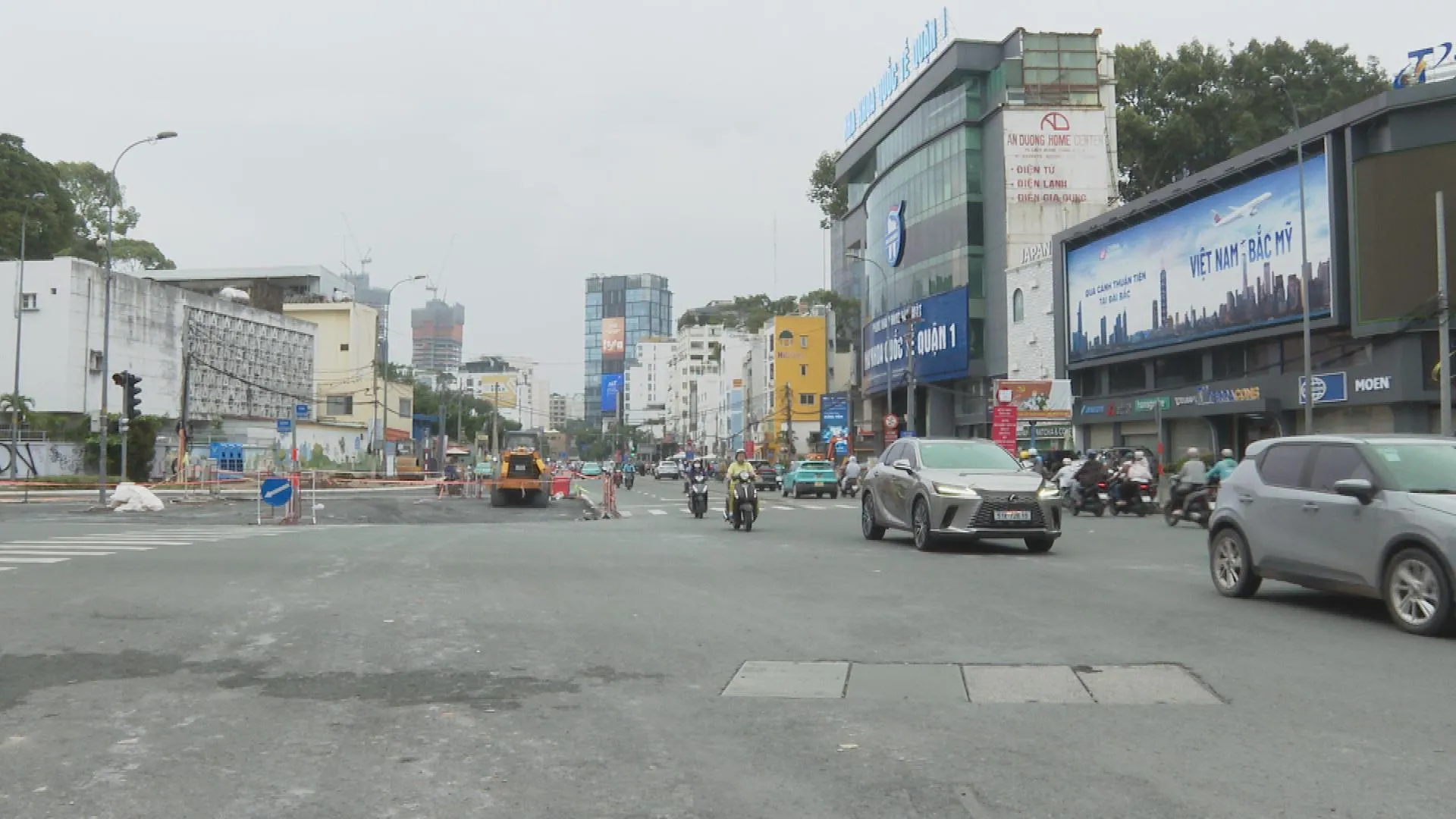 TP. Hồ Chí Minh đồng loạt điều chỉnh giao thông nhiều tuyến đường | Thời sự HTV ngày 10/10/2026 - Ảnh 2. TP. Hồ Chí Minh điều chỉnh tổ chức giao thông trên nhiều tuyến đường để phục vụ thi công tuyến đường sắt đô thị số 2 và giảm áp lực giao thông