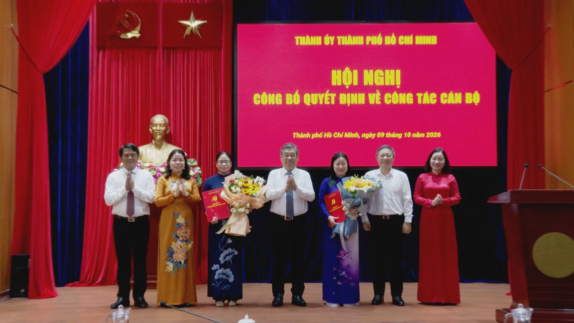 Công bố quyết định về công tác cán bộ