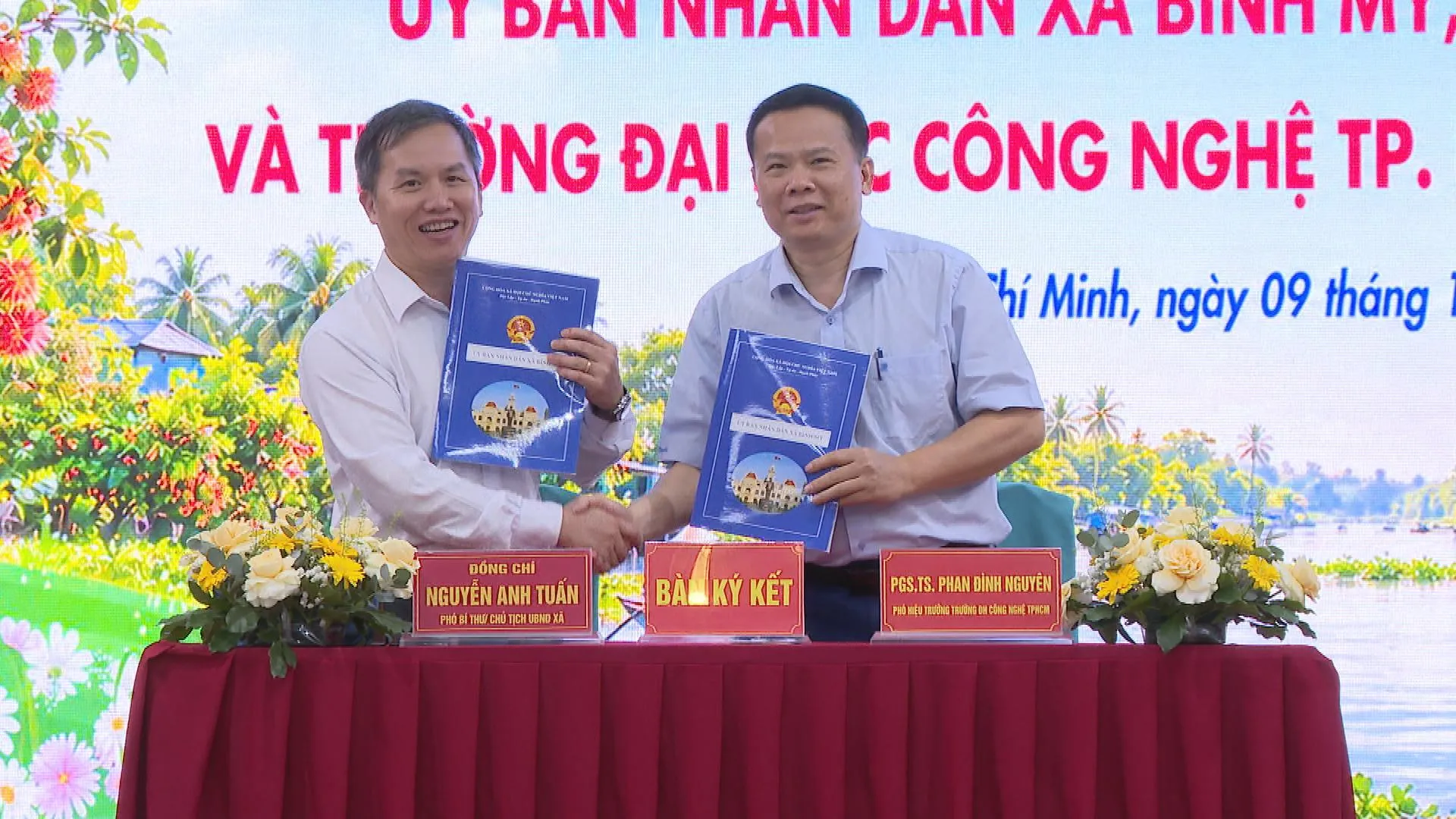 Đổi mới phương thức hoạt động hướng tới nông nghiệp xanh và sinh thái tại TP. Hồ Chí Minh - Ảnh 4. Trao học bổng cho các em học sinh có hoàn cảnh khó khăn tại xã Bình Mỹ