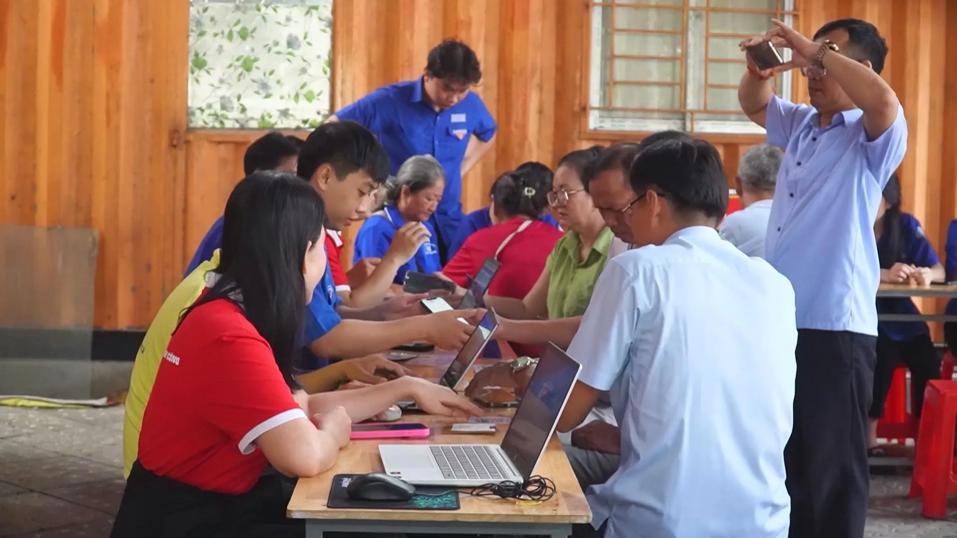 Phường Đông Hòa triển khai các hoạt động chuyển đổi số, đưa tiện ích công nghệ đến gần hơn với người dân