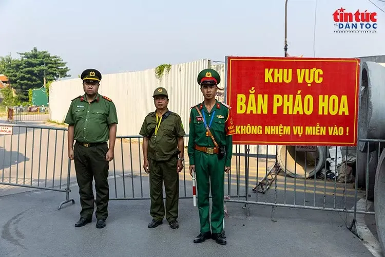 Công tác bảo vệ, bảo đảm an ninh, an toàn tại trận địa pháo hoa hồ Tây.