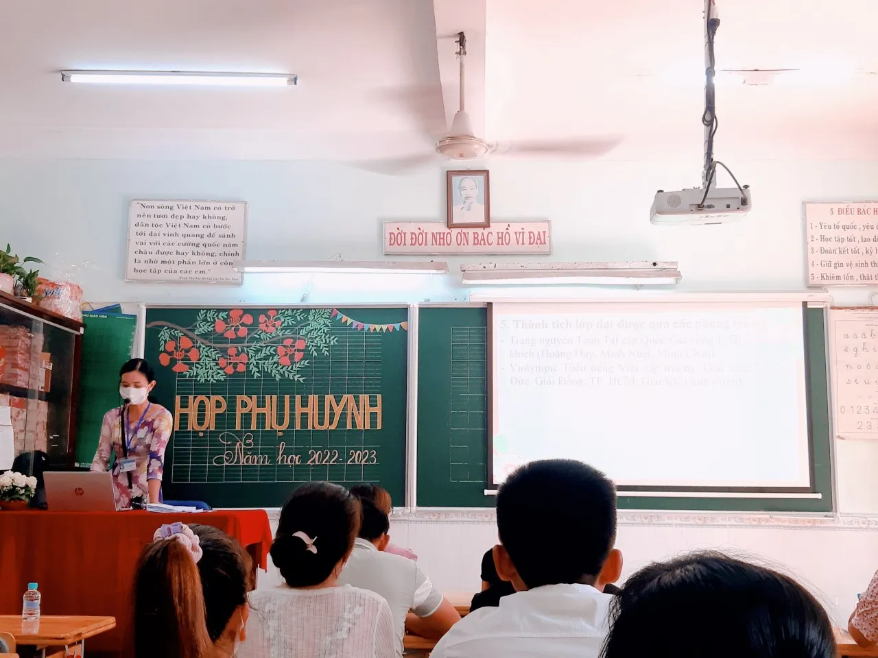 vui-buon-mua-hop-phu-huynh-81684661549-17916215458872038727808