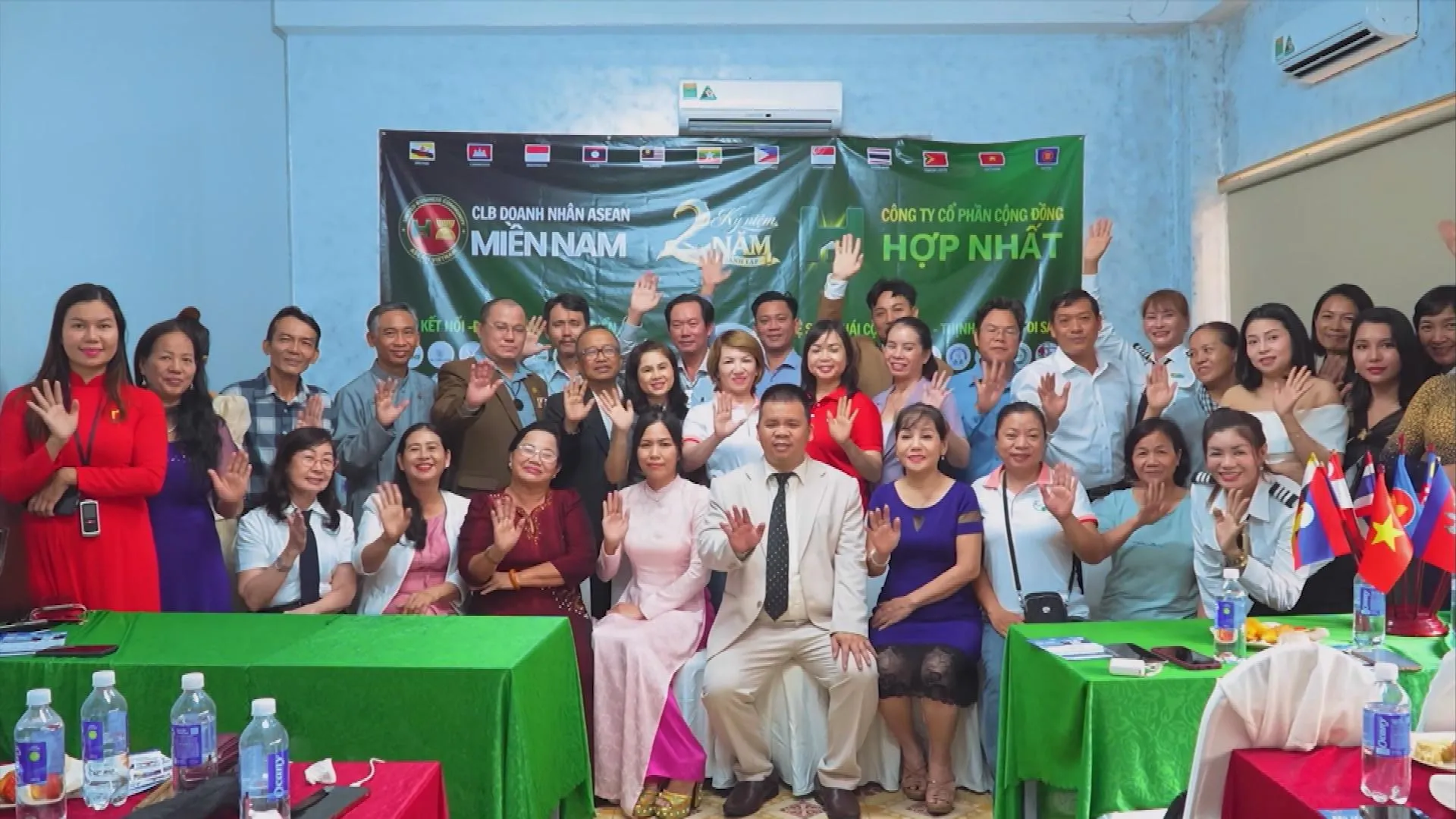 Người dân đón pháo hoa, gửi gắm kỳ vọng vào Hà Nội | Thời sự trưa HTV ngày 11/10/2026 - Ảnh 3.