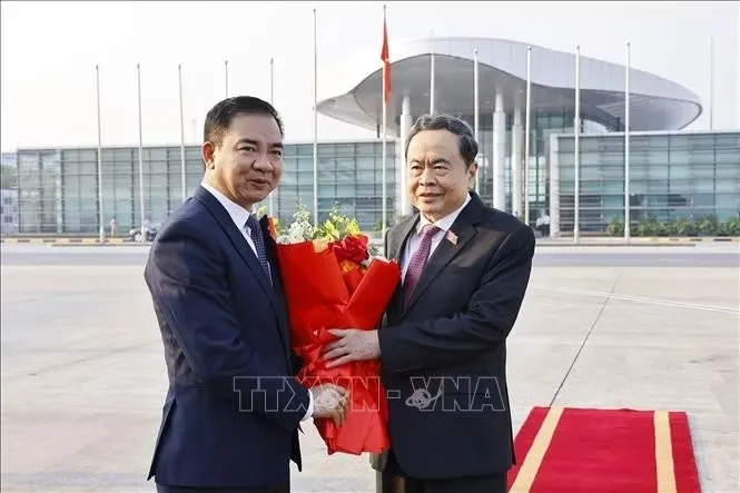Chủ tịch Quốc hội Trần Thanh Mẫn lên đường thăm chính thức Trung Quốc - Ảnh 2.
