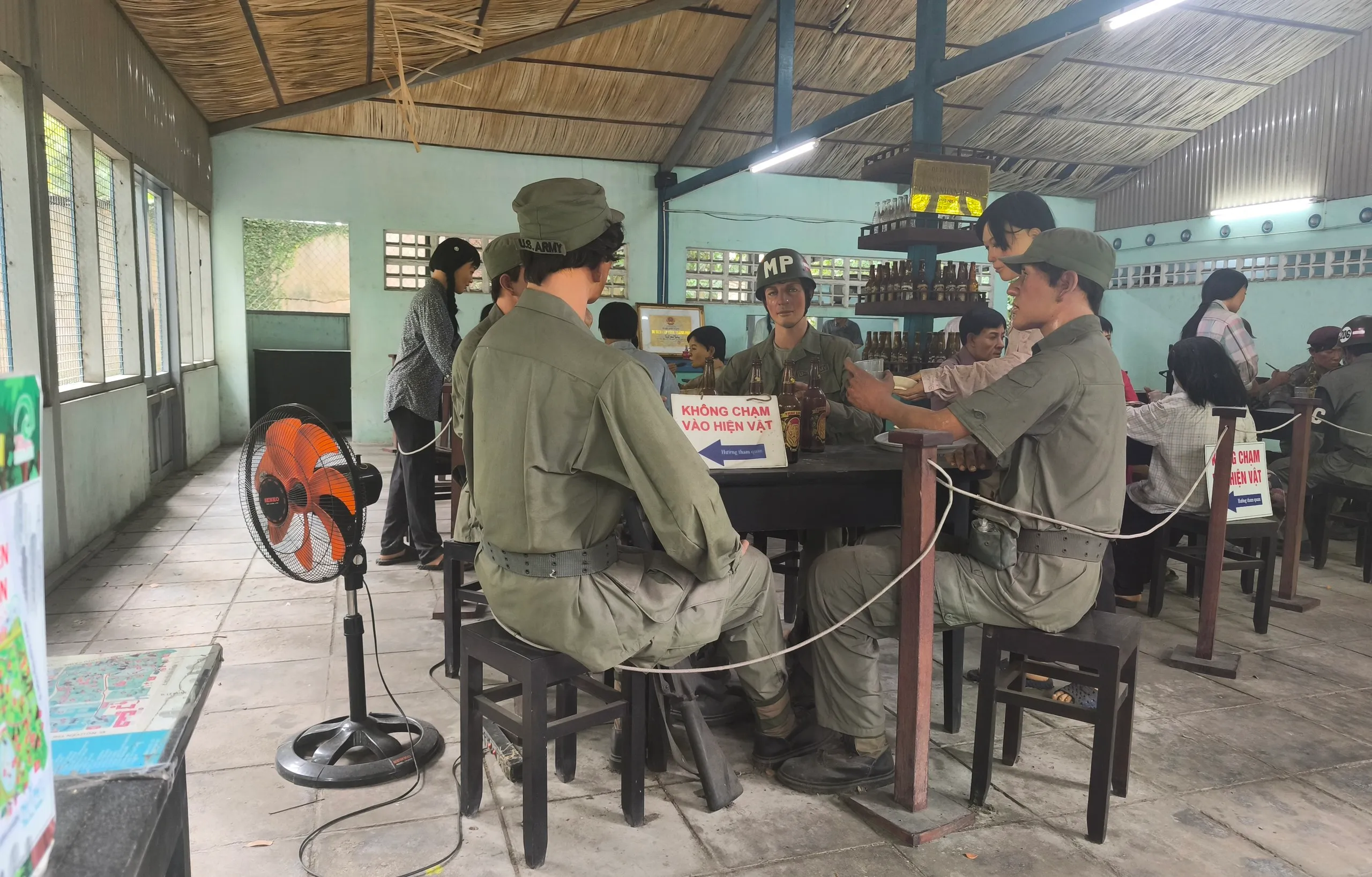 Những dấu tích lịch sử giữa lòng thành phố hiện đại - Ảnh 3. Những dấu tích lịch sử giữa lòng thành phố hiện đại - Ảnh 3.