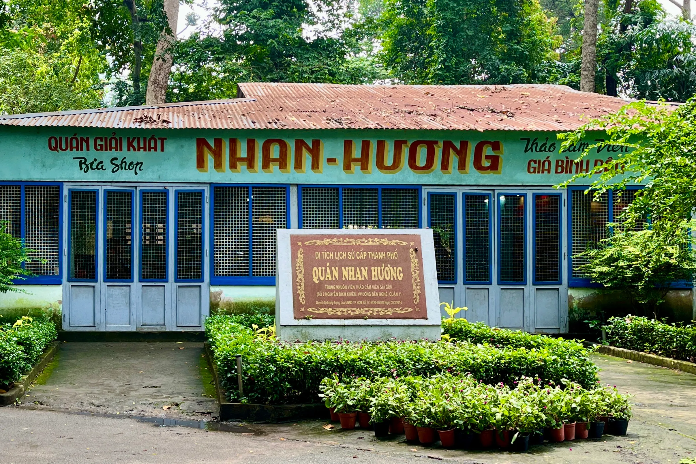 Những dấu tích lịch sử giữa lòng thành phố hiện đại - Ảnh 1.