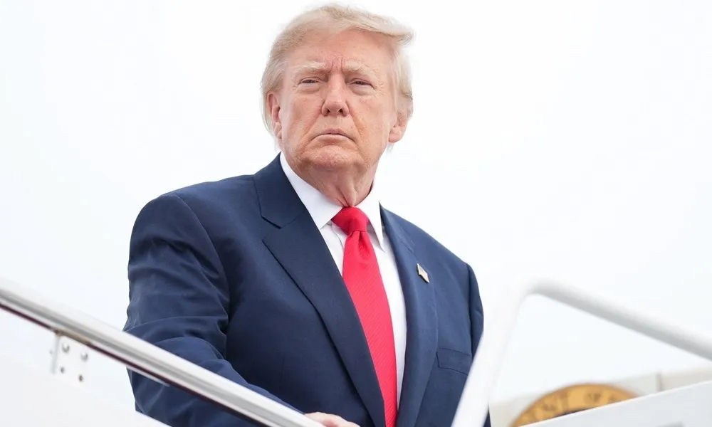 Tổng thống Donald Trump chỉ trích Tổng thống Ukraine vì tấn công các nhà máy lọc dầu Nga
