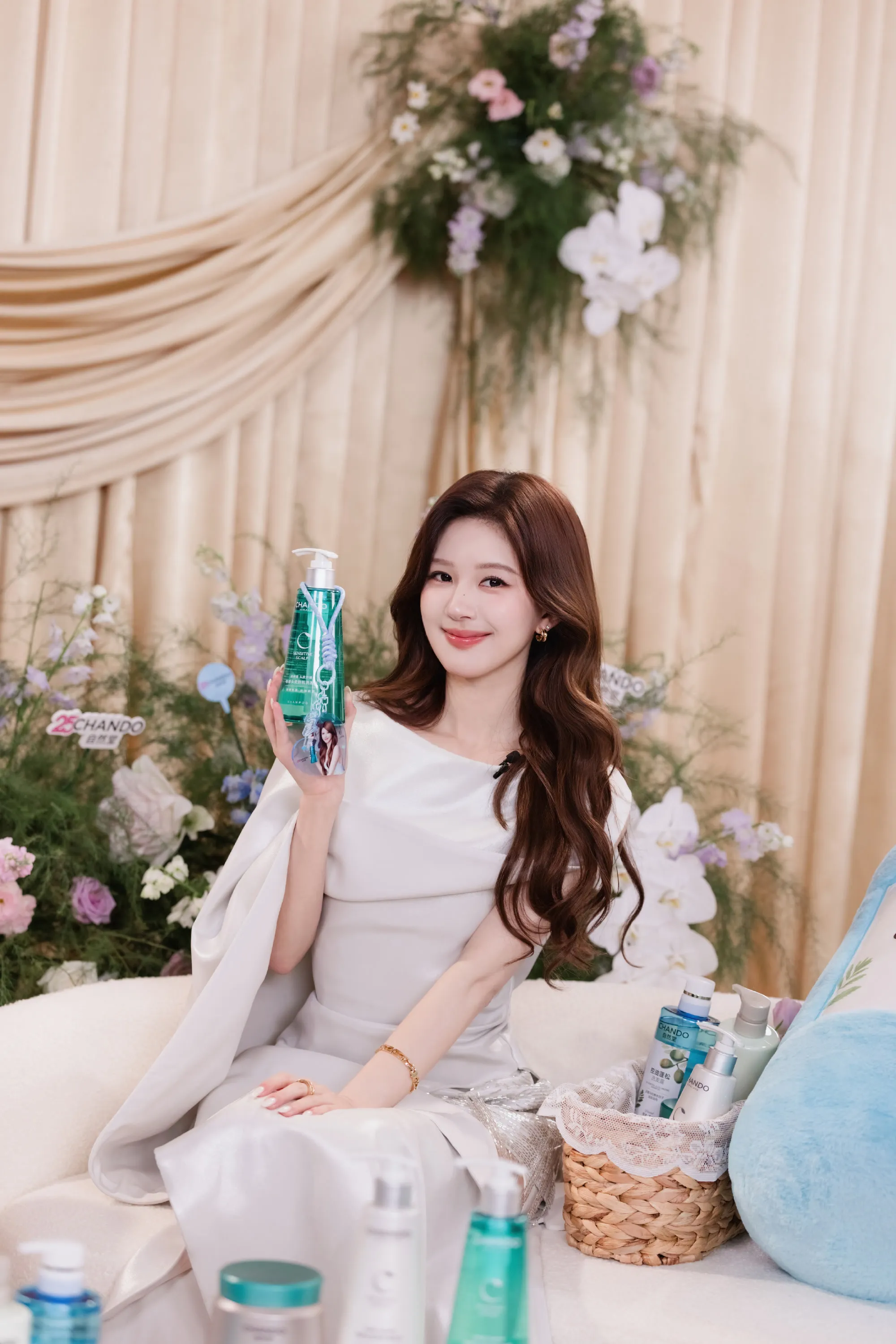 Triệu Lộ Tư trong sự kiện livestream nhãn hàng Chando