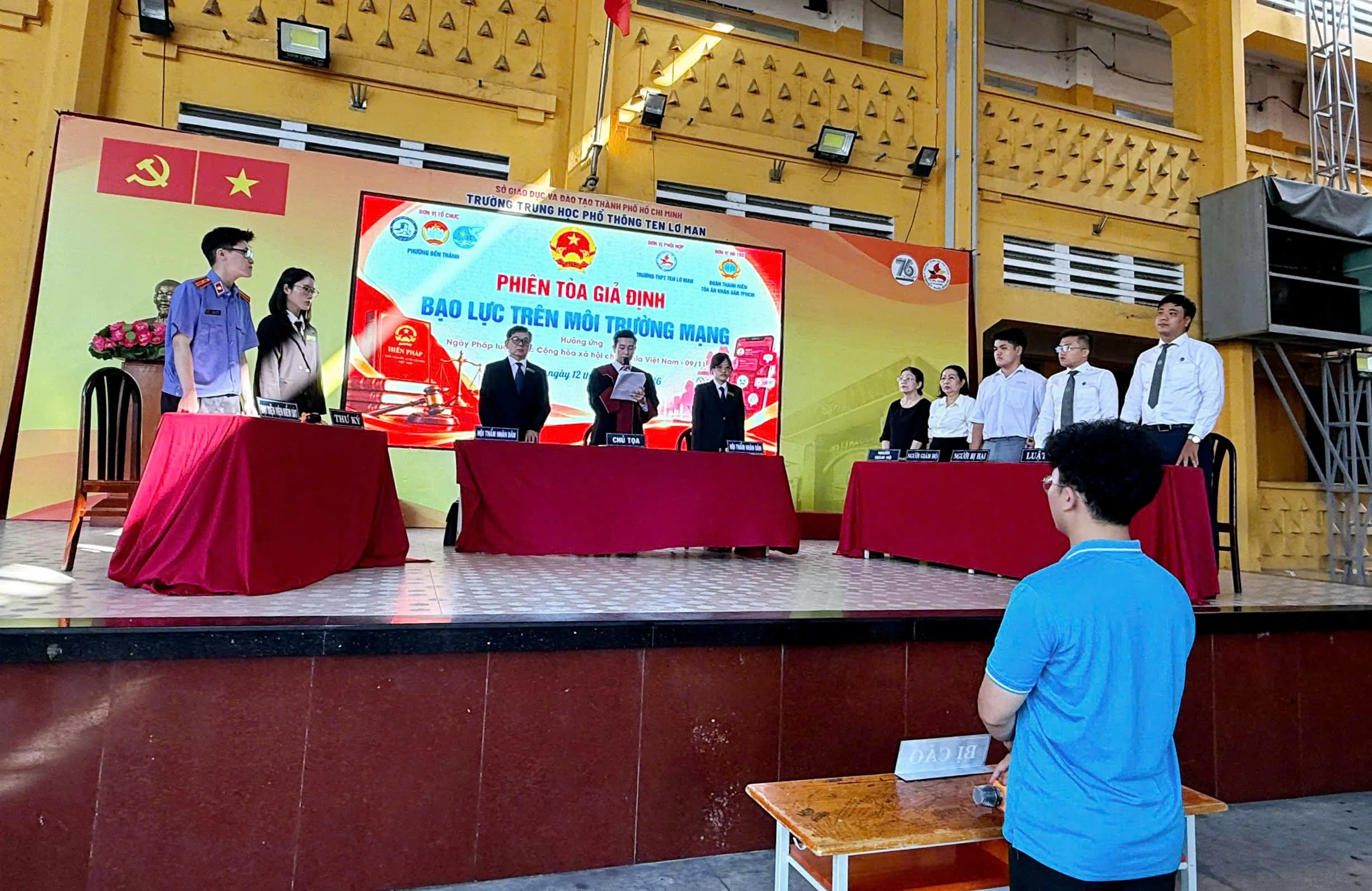 Phiên tòa giả định đang được diễn ra