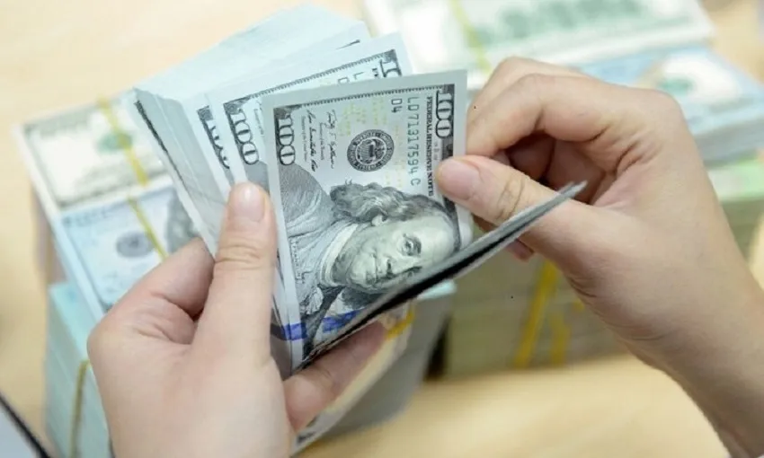Tỷ giá ngoại tệ ngày 12/10: GBP vượt 34.800 đồng, USD hơn 26.000 đồng 