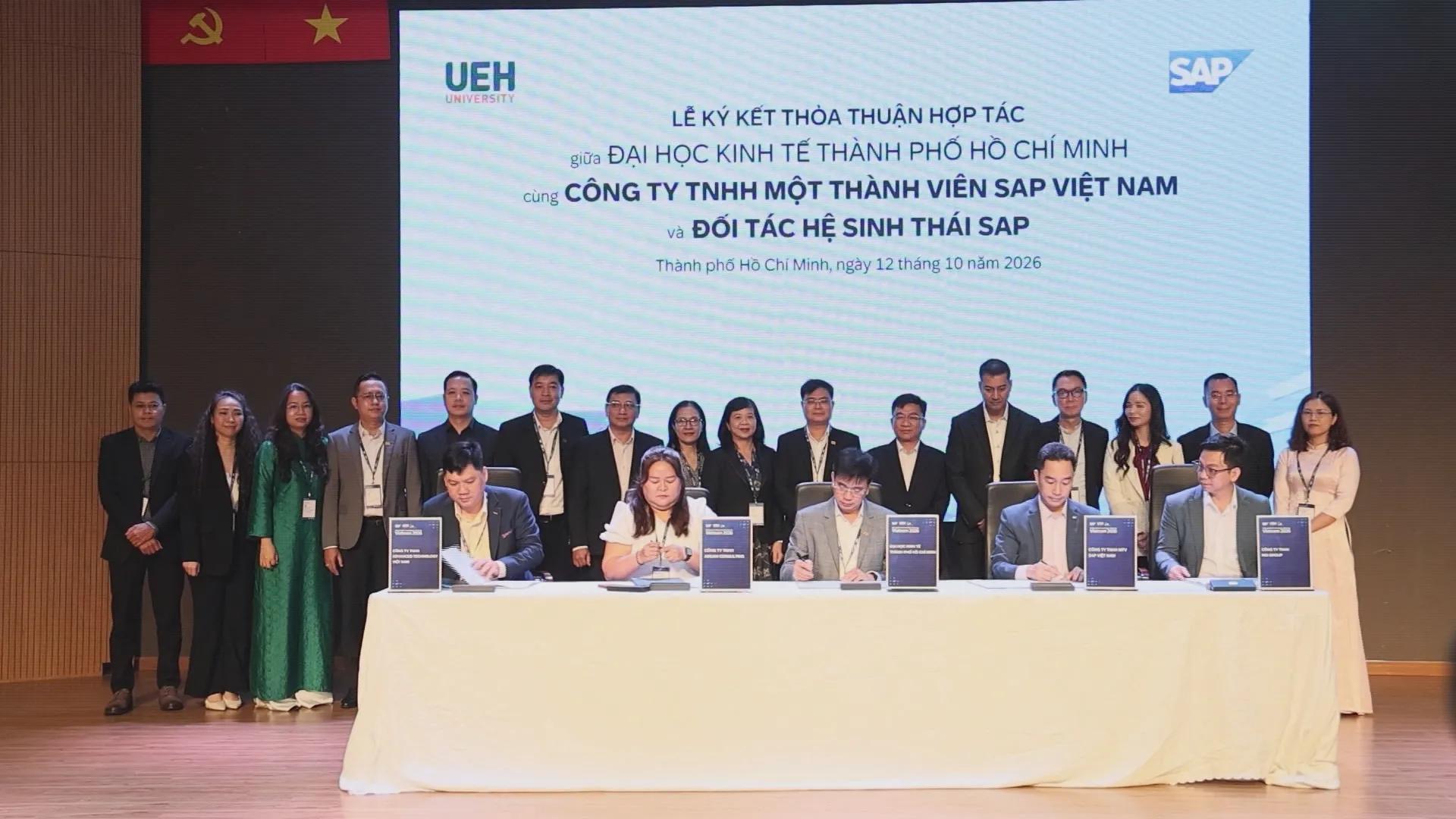 Lễ ký kết thỏa thuận hợp tác phát triển nguồn nhân lực số giữa Đại học Kinh tế TP. Hồ Chí Minh (UEH), SAP Việt Nam và các đối tác hệ sinh thái