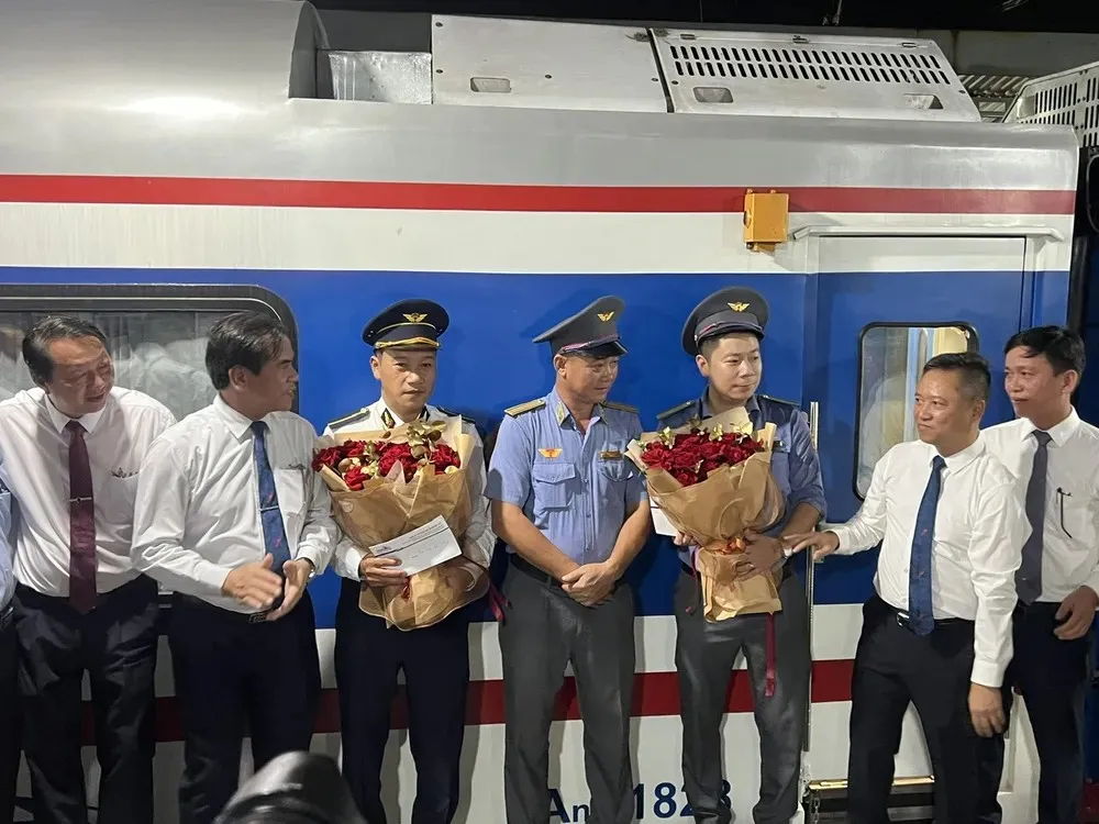 Đưa vào khai thác đoàn tàu chất lượng cao SNT1/SNT2 trên tuyến Sài Gòn – Nha Trang - Ảnh: Quốc Hùng - SGGP
