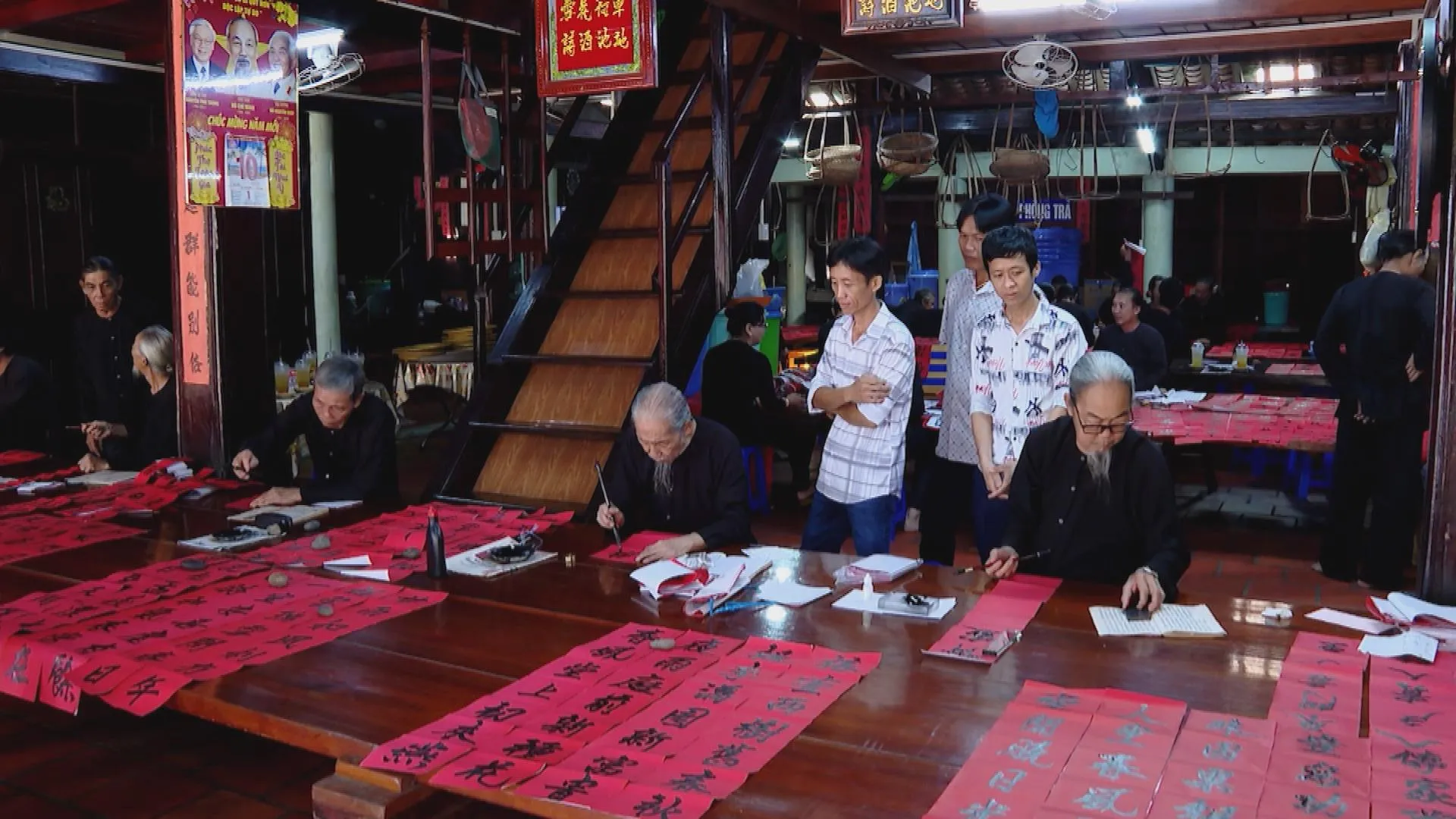 Tục viết liễn Nhà Lớn Long Sơn TP. Hồ Chí Minh: Bảo tồn nét đẹp trăm năm dịp lễ Trùng Cửu - Ảnh 3.