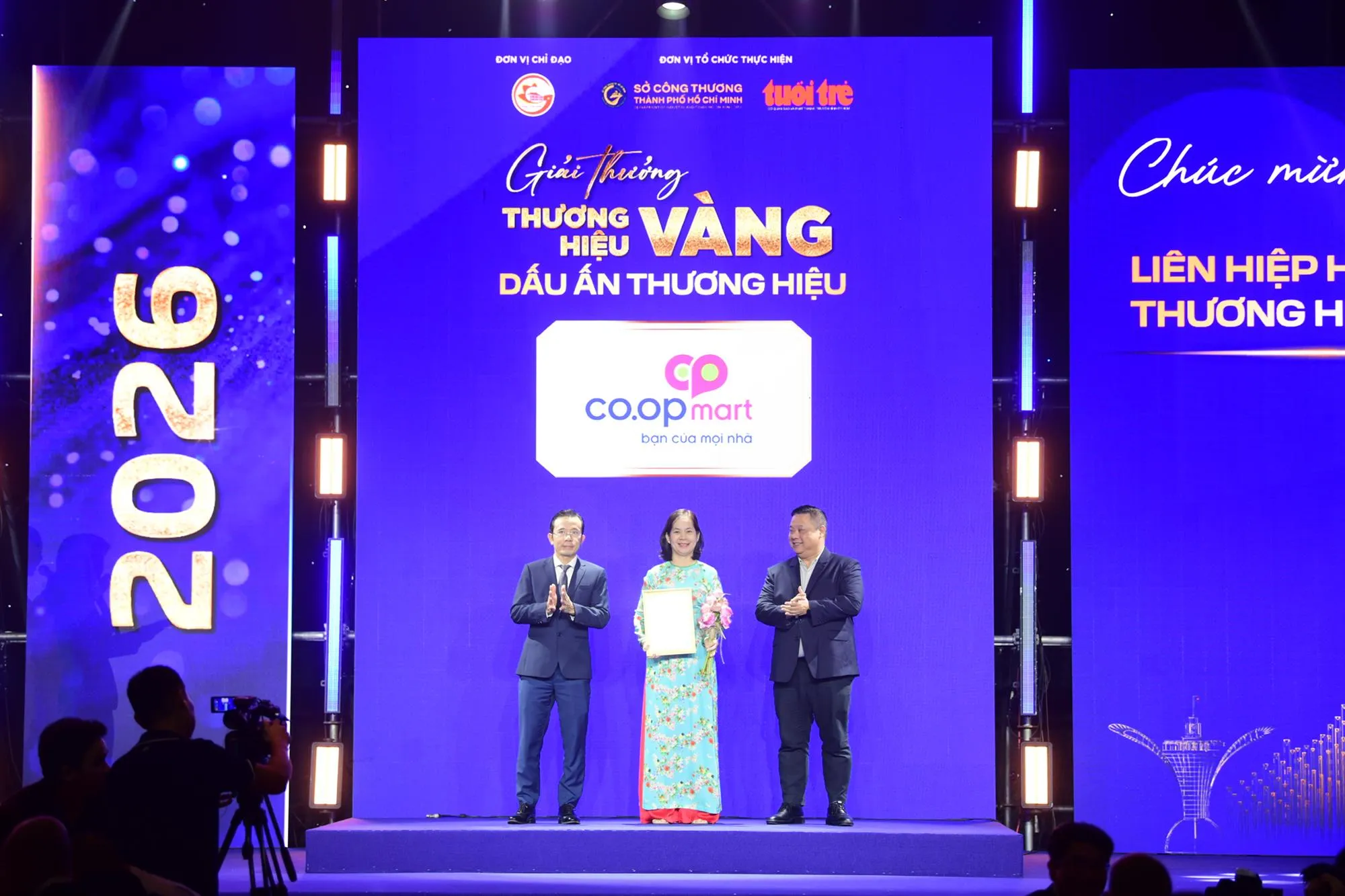 Co.opmart đạt giải dấu ấn thương hiệu tại lễ trao giải thương hiệu vàng 2026