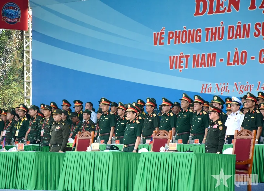 Đại tướng Phan Văn Giang, Đại tướng Khamliang Outhakaysone và Đại tướng Tea Seiha dự Diễn tập