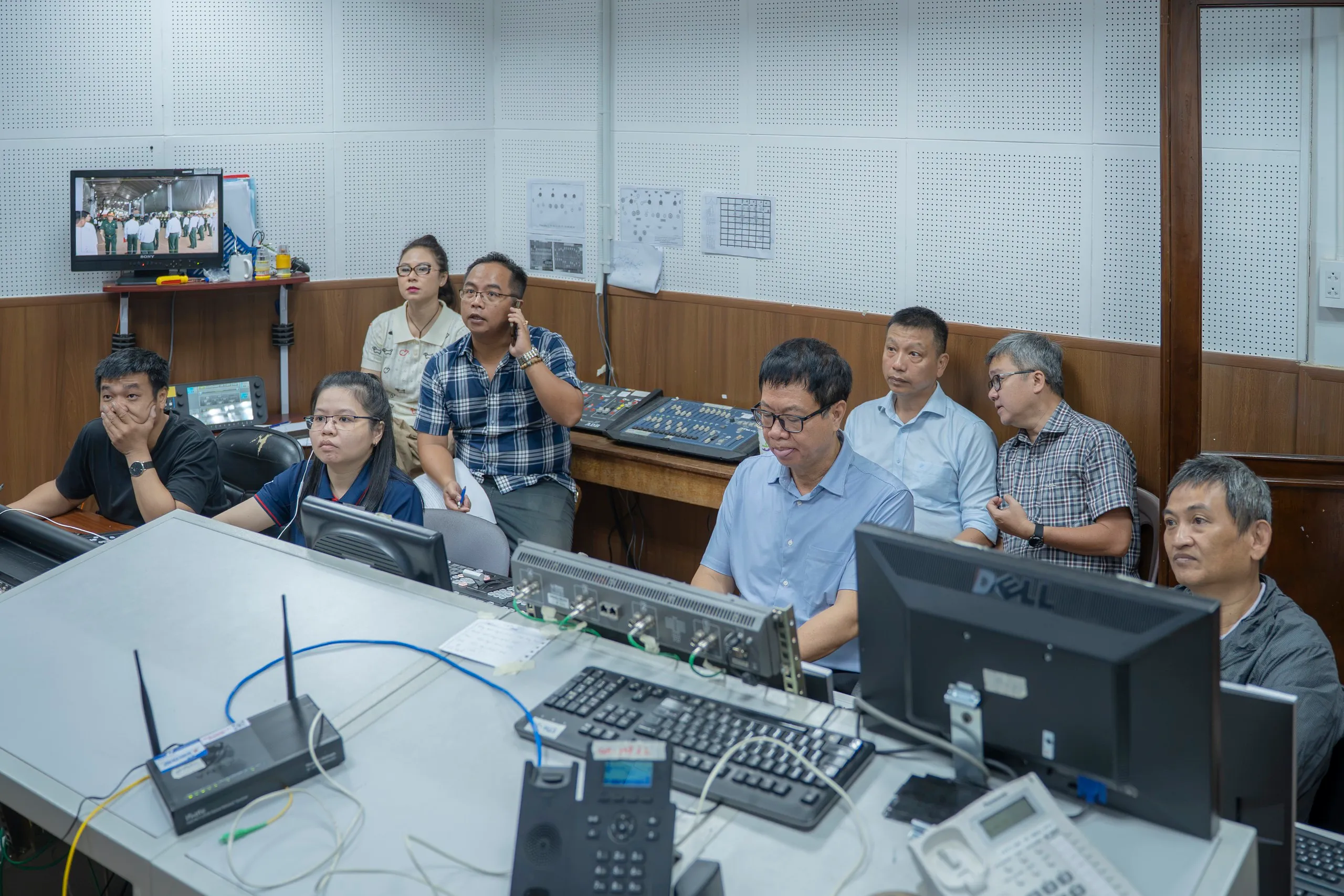 Ekip HTV hoàn thành chương trình truyền hình trực tiếp lễ truy điệu 731 hài cốt liệt sĩ - Ảnh 28.