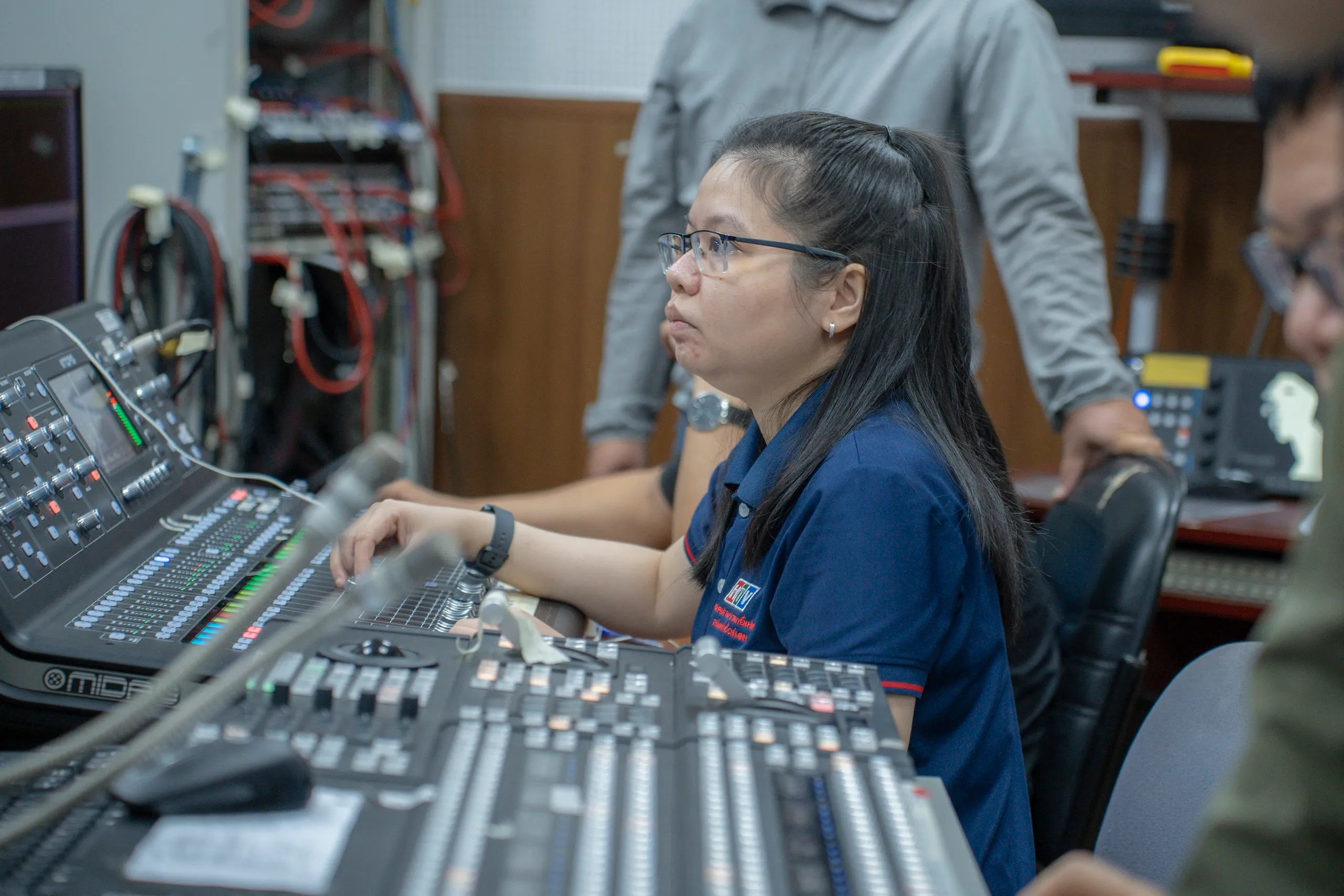 Ekip HTV hoàn thành chương trình truyền hình trực tiếp lễ truy điệu 731 hài cốt liệt sĩ - Ảnh 30.