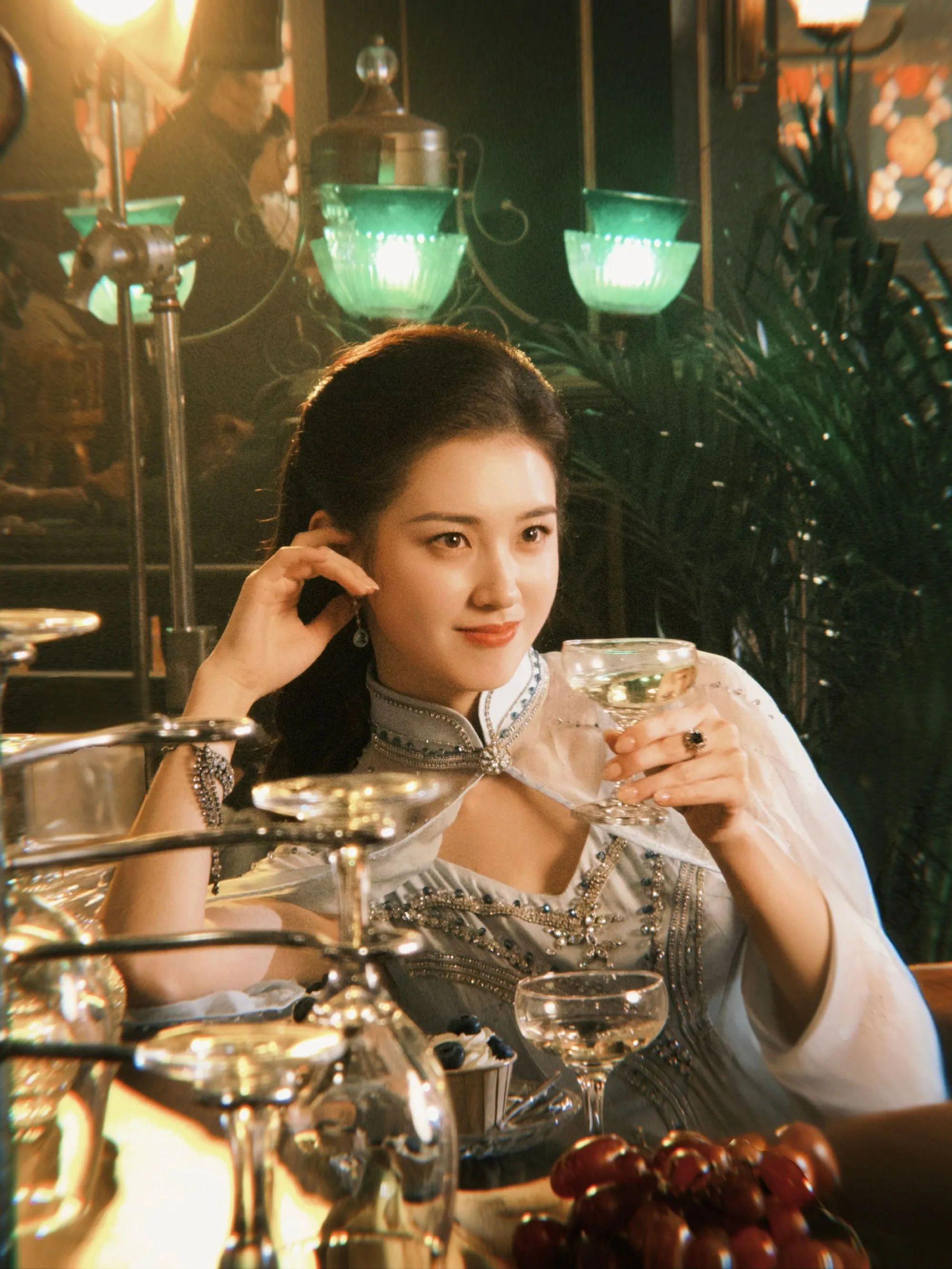 Visual xinh đẹp, toát lên nét kiêu kỳ, sang trọng đúng chuẩn tiểu thư nhà giàu