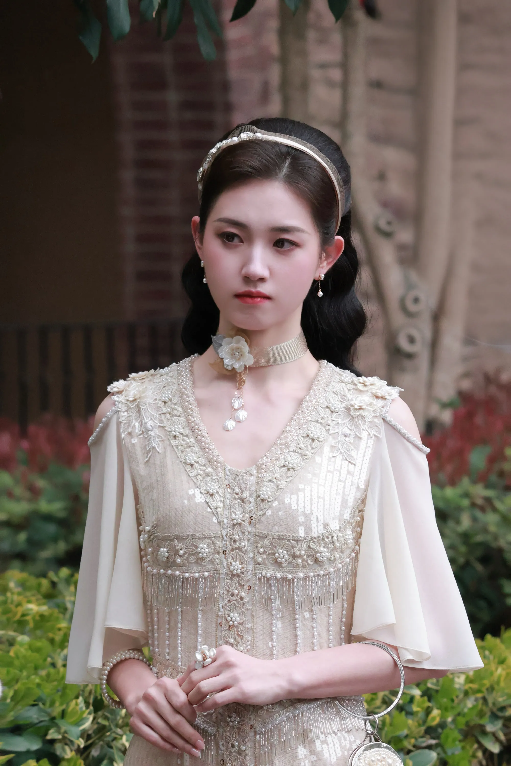 Visual xinh đẹp, toát lên nét kiêu kỳ, sang trọng đúng chuẩn tiểu thư nhà giàu