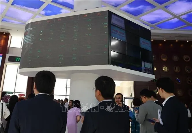 Giảm 6 phiên liên tiếp, VN-Index lùi sát mốc 1.700 điểm