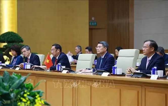 Thủ tướng Lê Minh Hưng hội kiến đồng chí Vilay Lakhamfong, Thường trực Ban Bí thư Trung ương Đảng Nhân dân Cách mạng Lào. Ảnh: Dương Giang/TTXVN