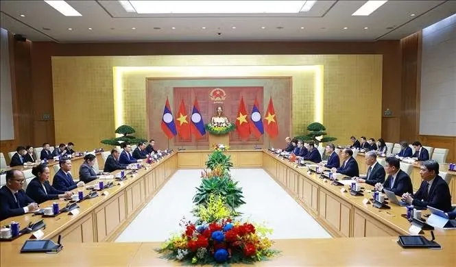 Thủ tướng Lê Minh Hưng hội kiến đồng chí Vilay Lakhamfong, Thường trực Ban Bí thư Trung ương Đảng Nhân dân Cách mạng Lào. Ảnh: Dương Giang/TTXVN