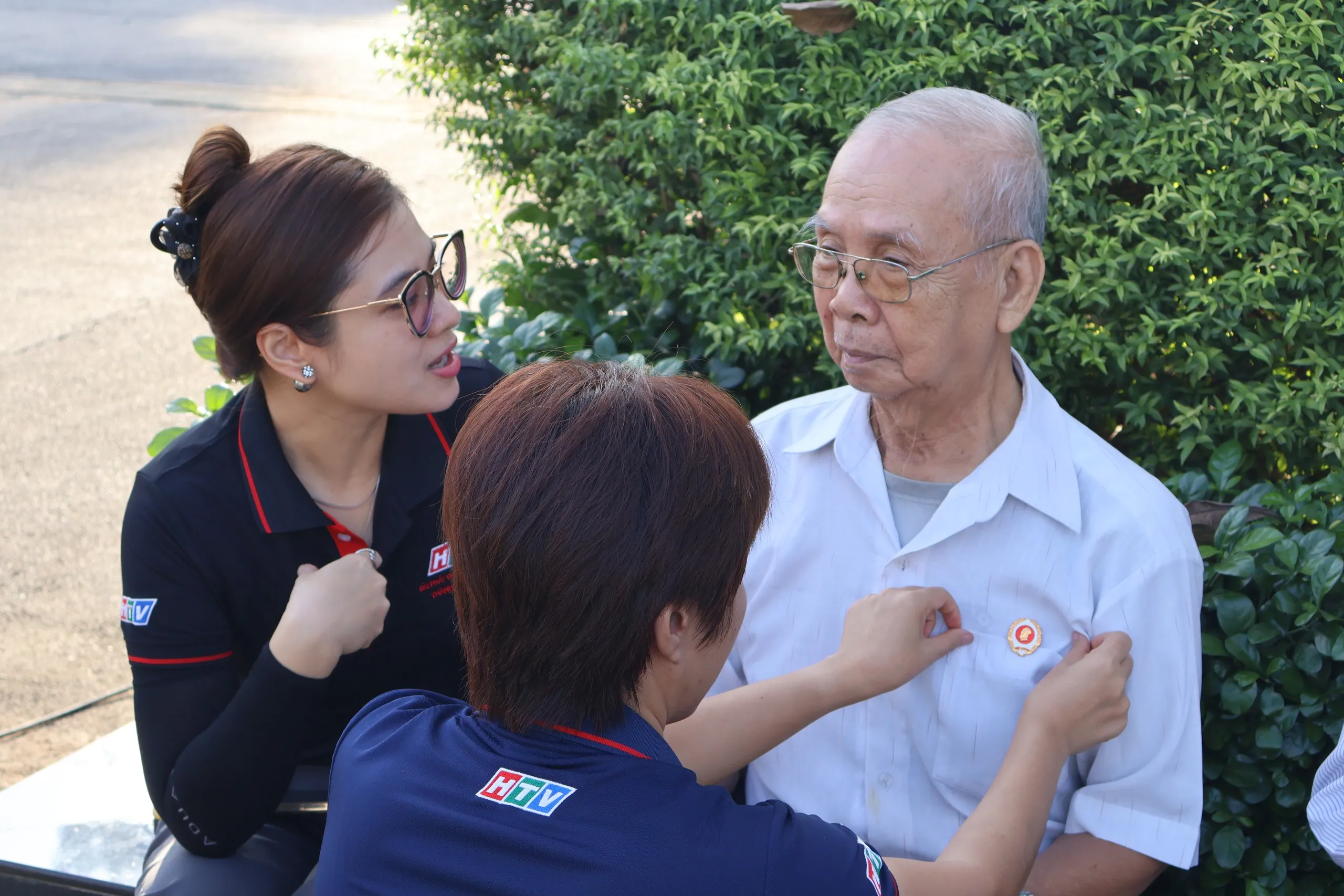 Ekip HTV hoàn thành chương trình truyền hình trực tiếp lễ truy điệu 731 hài cốt liệt sĩ - Ảnh 16.