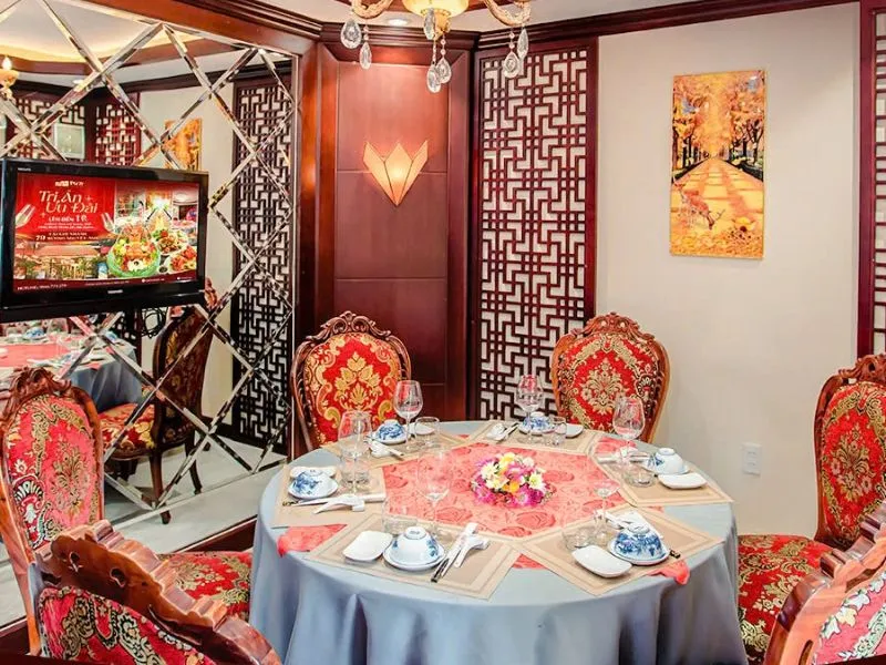 nha-hang-gia-dinh-rieng-tu-tai-tphcm-2