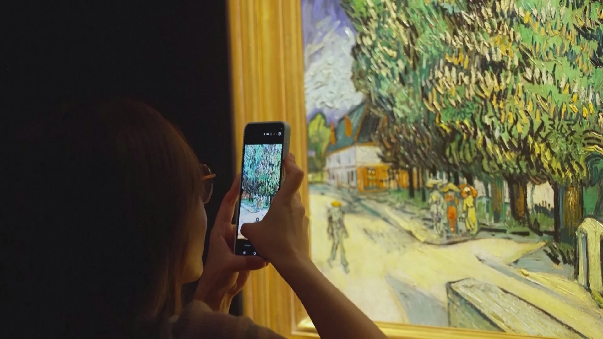 Bức "Cây dẻ nở hoa" của Vincent van Gogh xuất hiện trước công chúng sau hơn 60 năm - Ảnh 1.
