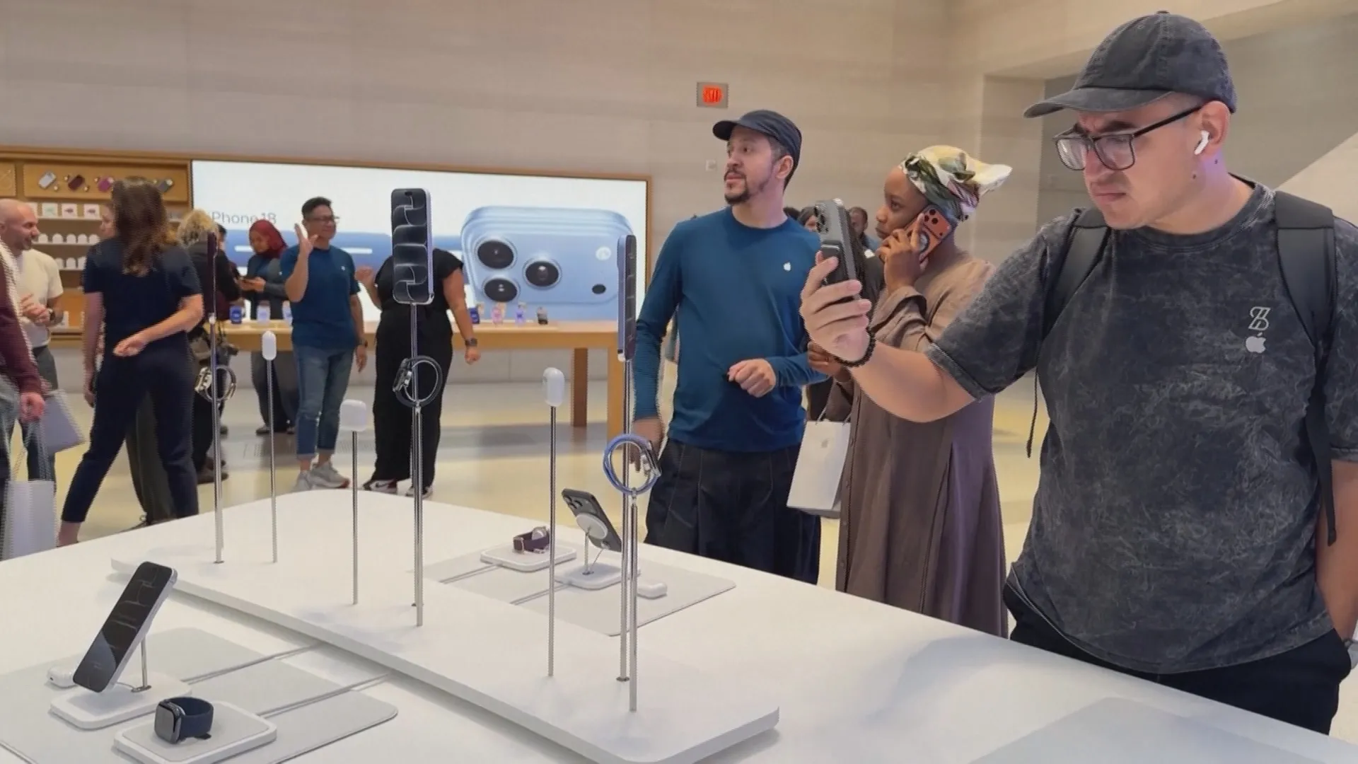 Vốn hóa Apple vượt 5.000 tỷ USD, lập kỷ lục đóng cửa - Ảnh 2.